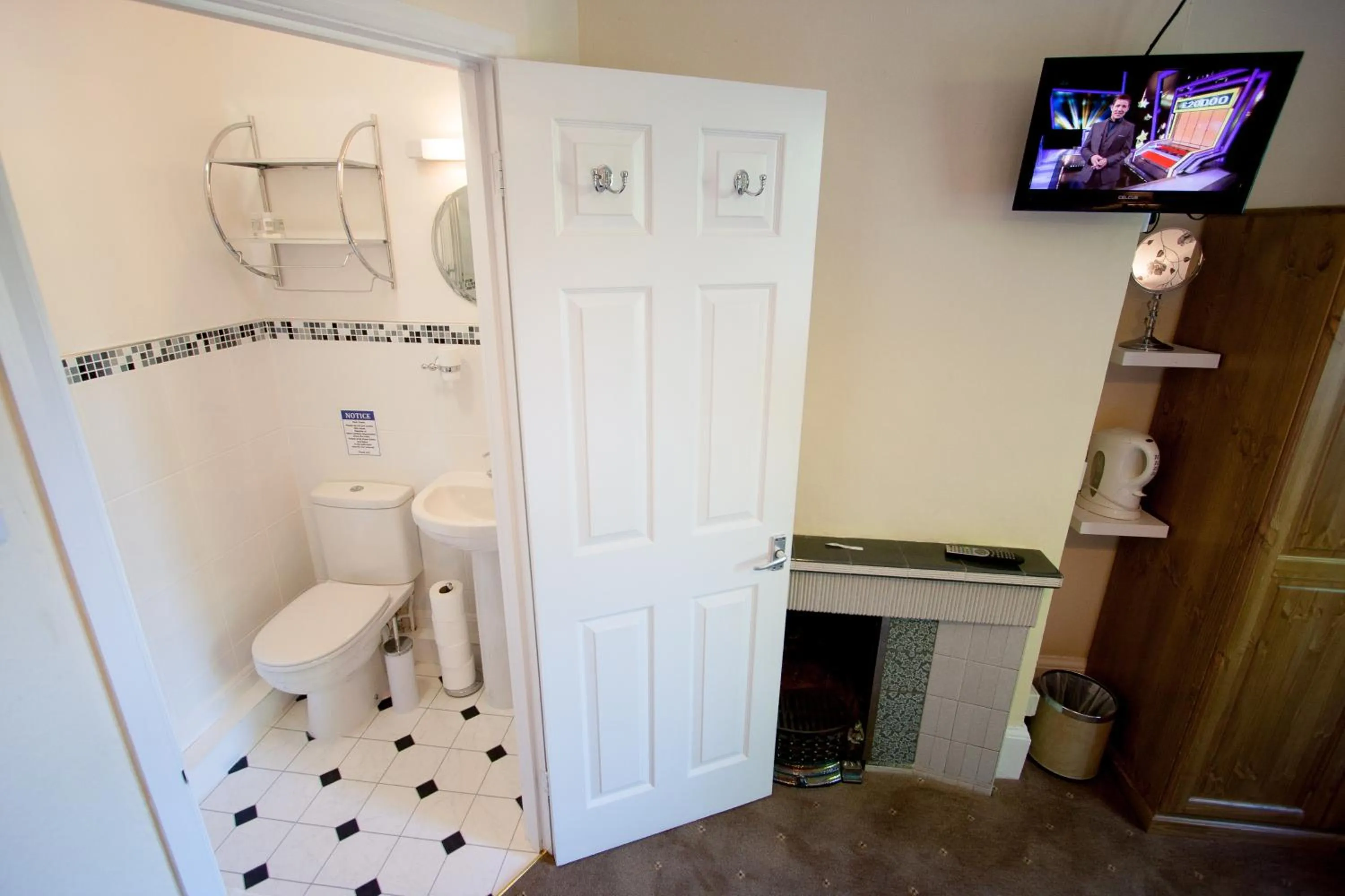 Bathroom in Ashlea Guest House