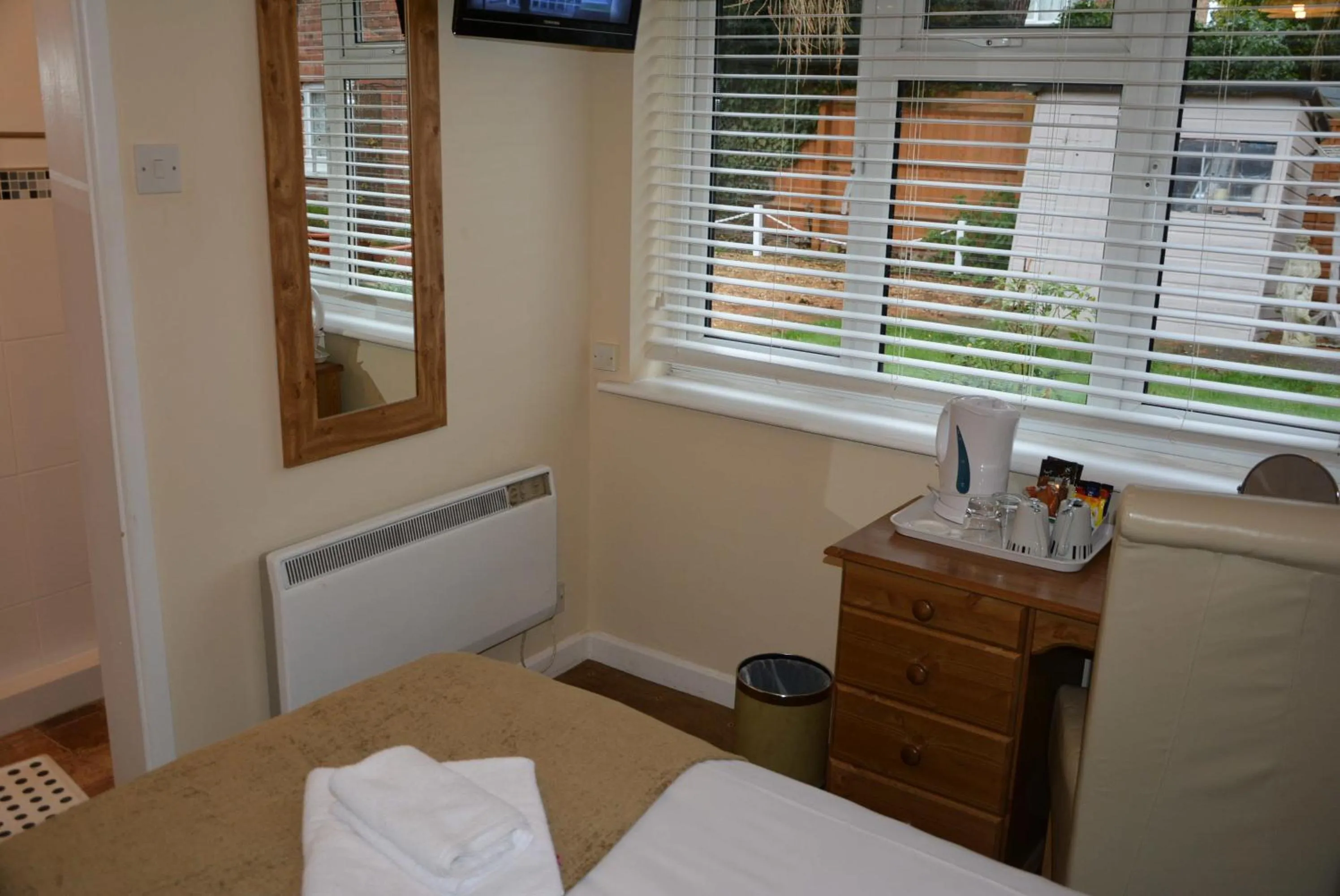 Coffee/tea facilities, Bed in Ashlea Guest House