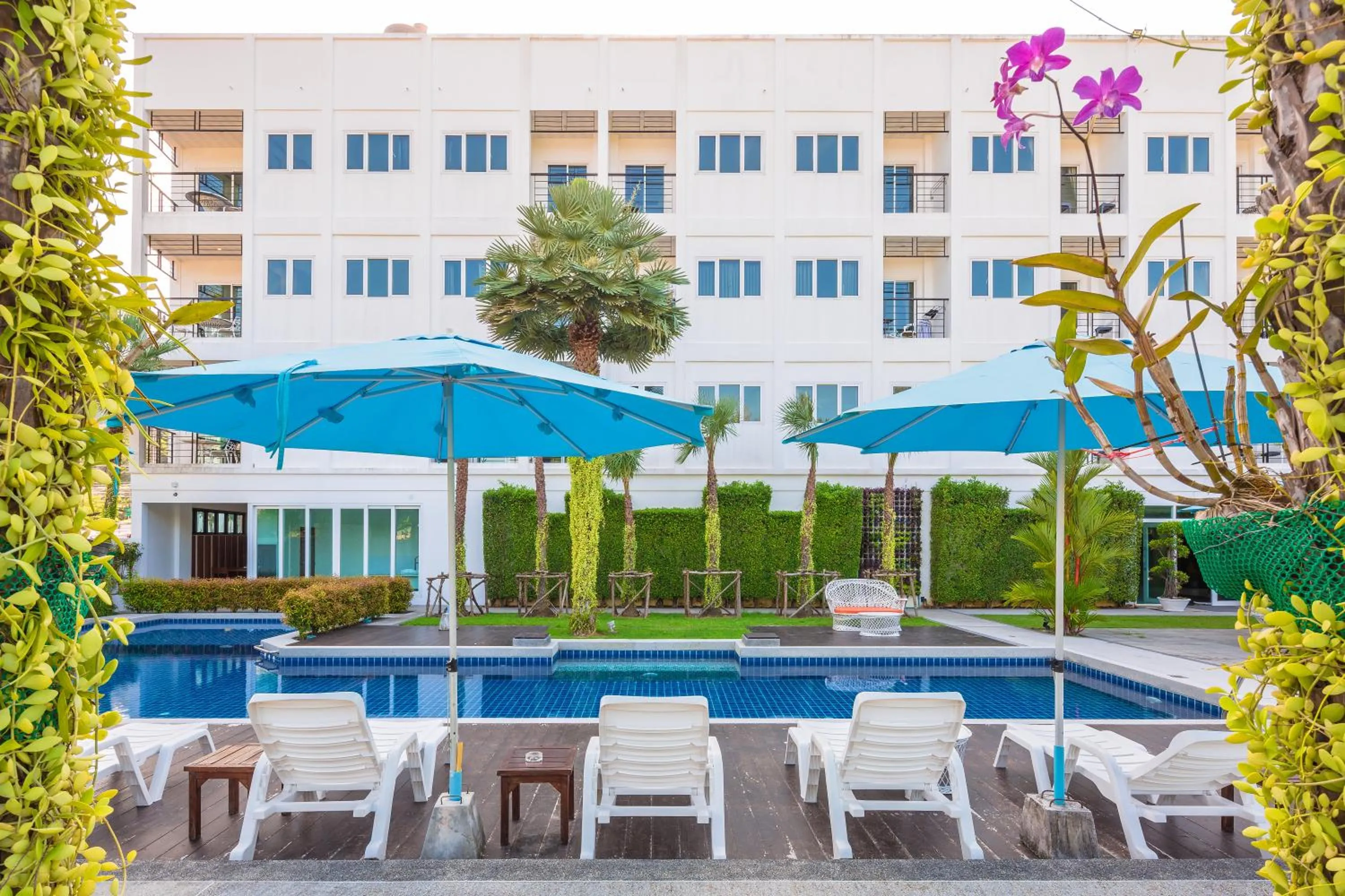 Garden in Sungthong Kamala Beach Resort