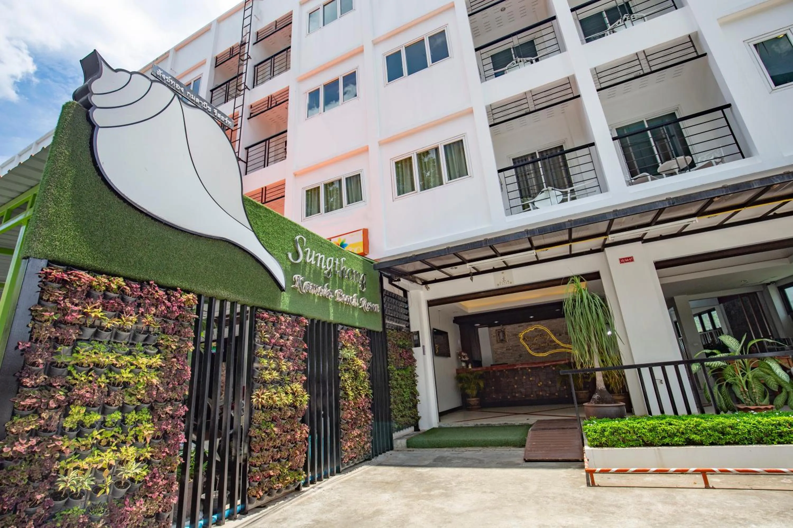 Facade/entrance in Sungthong Kamala Beach Resort