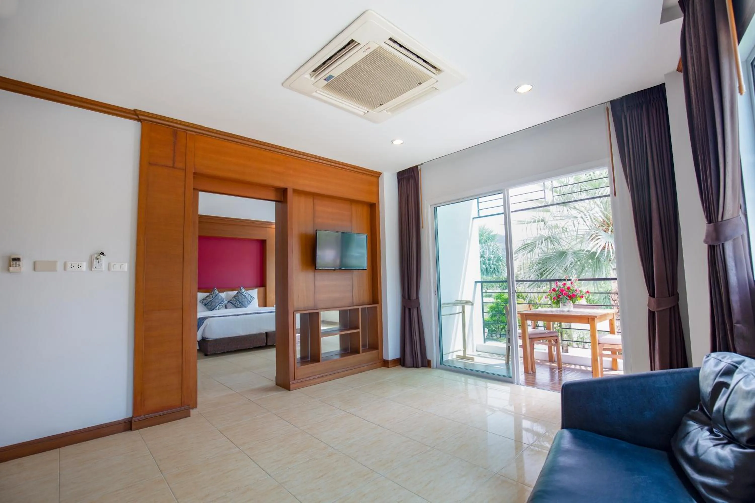Pool view, Bed in Sungthong Kamala Beach Resort