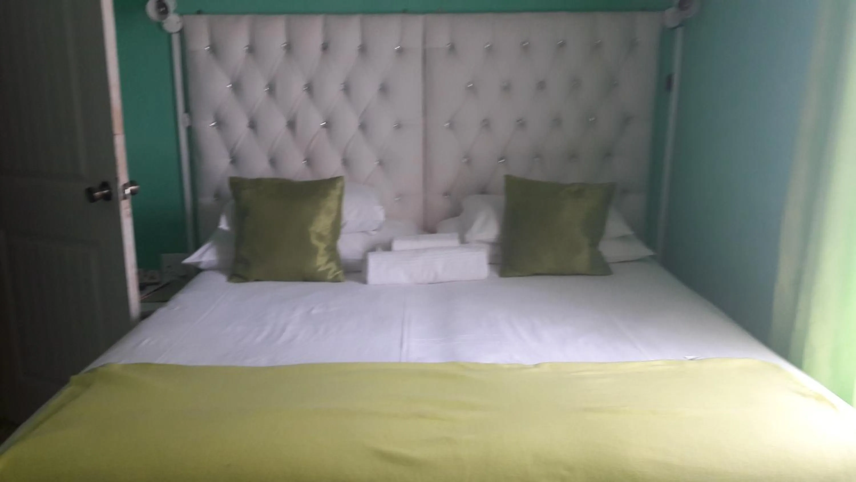 Bed in Diphororo guest house