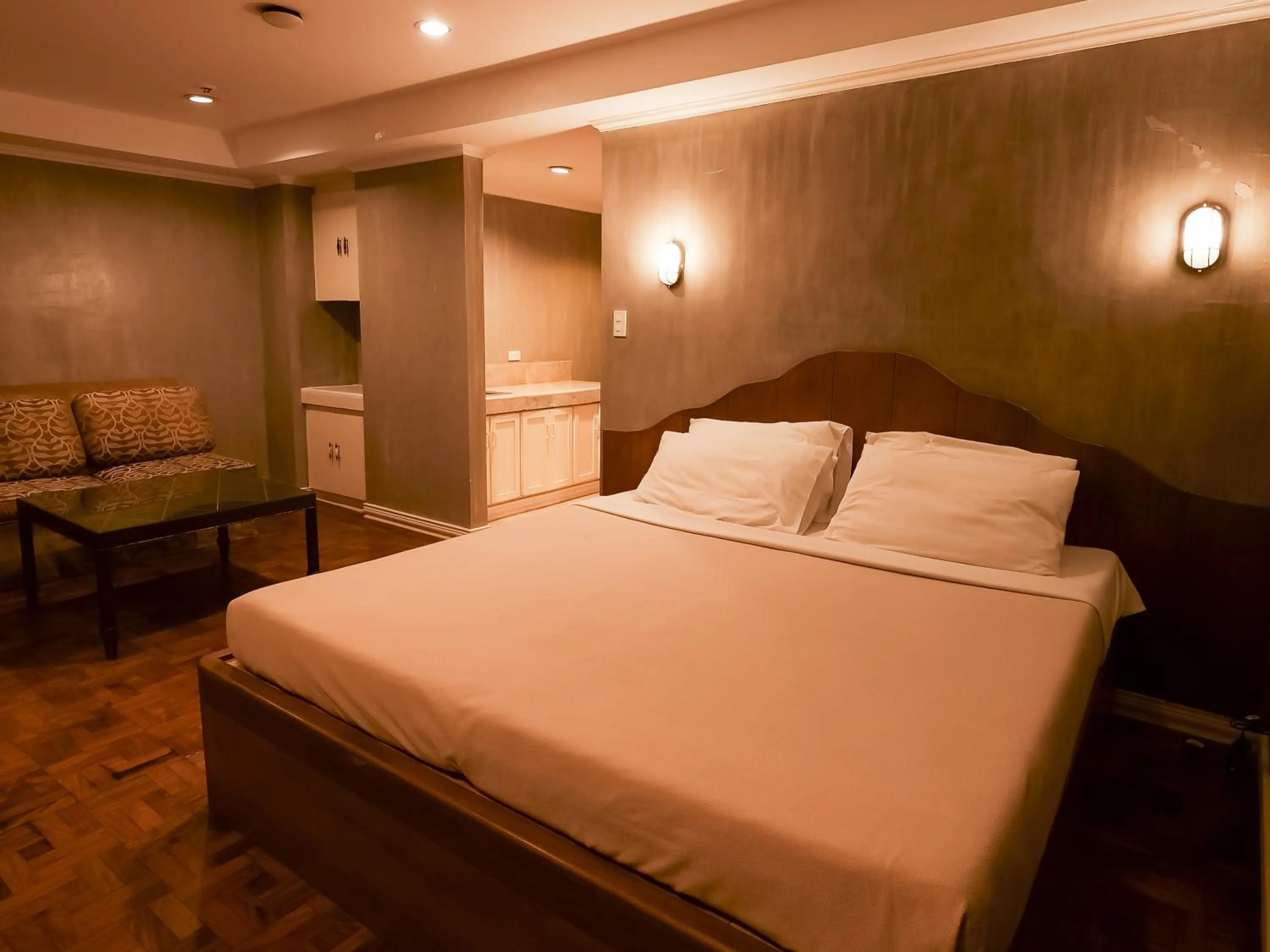 Property building, Bed in WHITE BANANA Manila - NEW