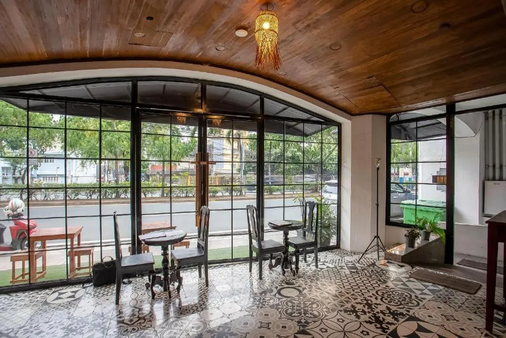 Property building in WHITE BANANA Manila - NEW