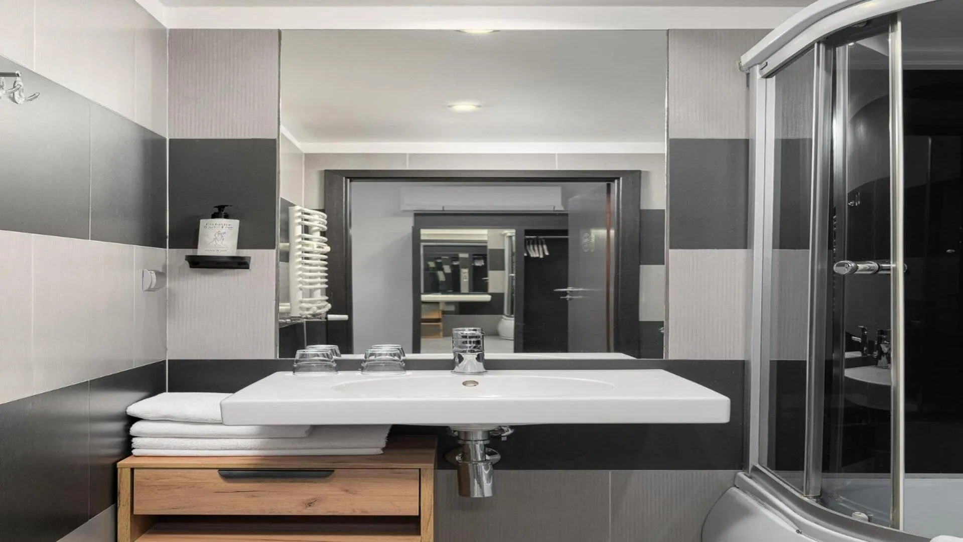 Bathroom in B&B HOTEL Bytom