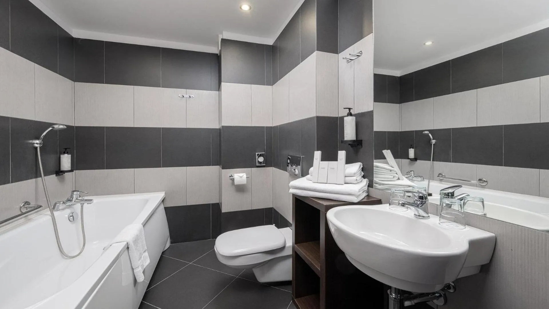 Bathroom in B&B HOTEL Bytom