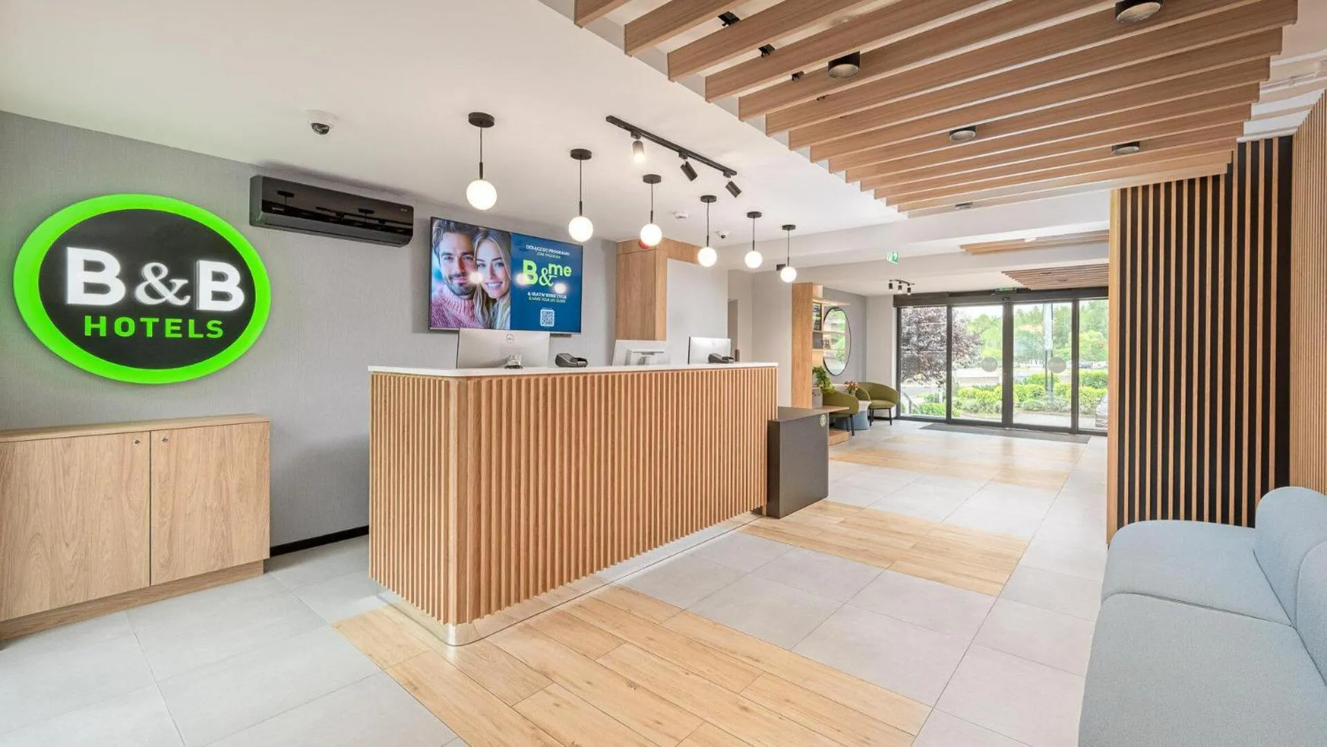 Lobby or reception in B&B HOTEL Bytom