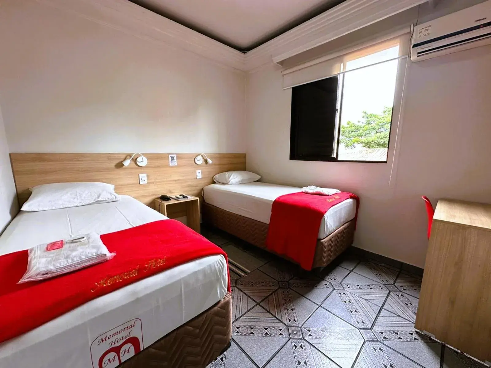 Deluxe Double Room in Memorial Hotel Deluxe Double Room in Memorial Hotel