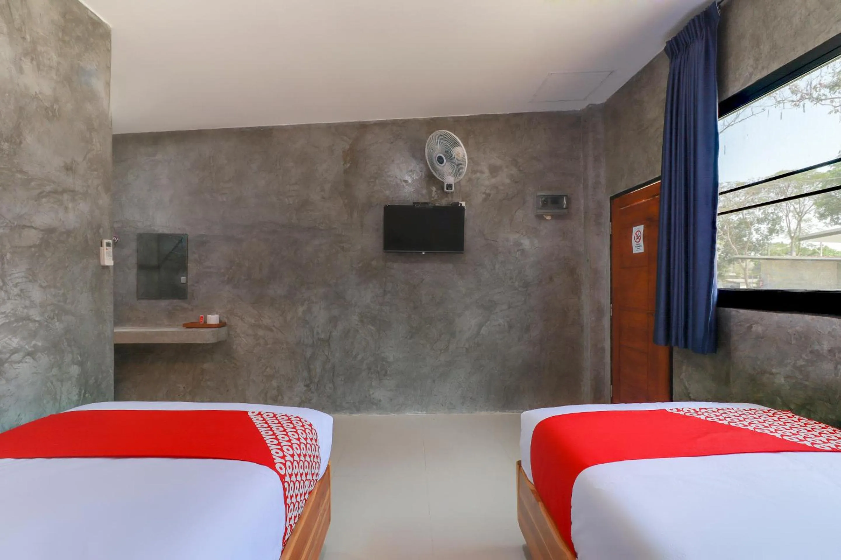 Bedroom, Bed in Ban Suan Lung Mike