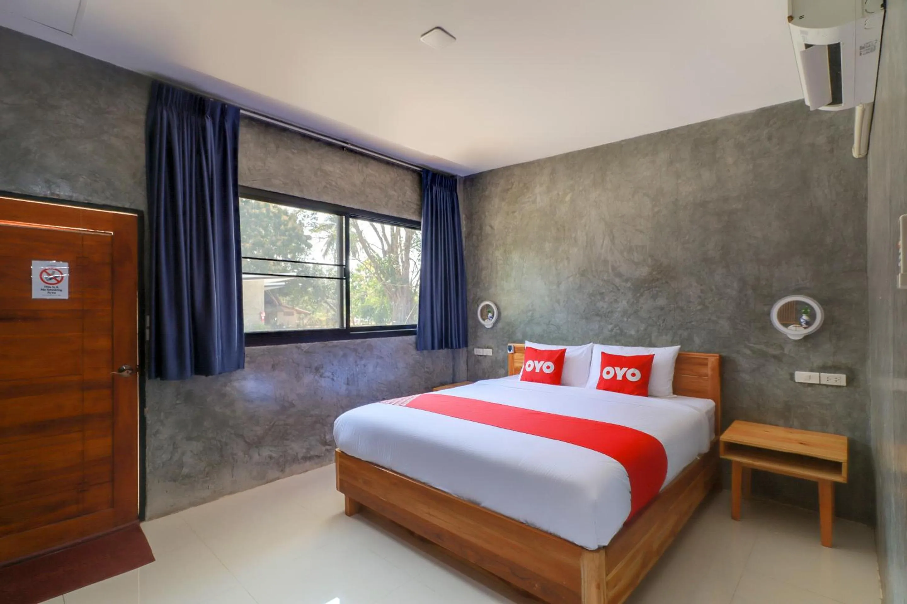 Bedroom, Bed in Ban Suan Lung Mike