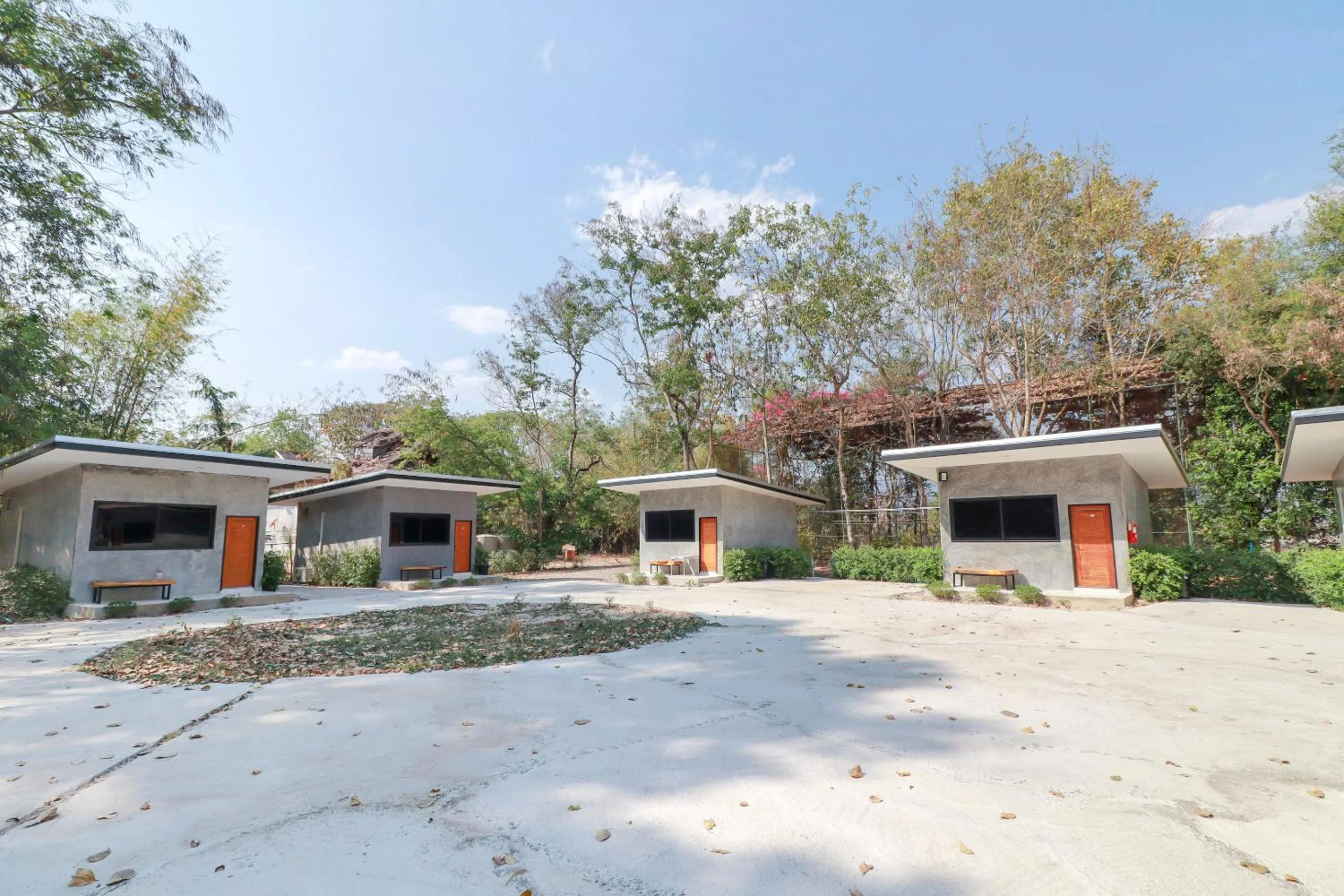 Facade/entrance in Ban Suan Lung Mike