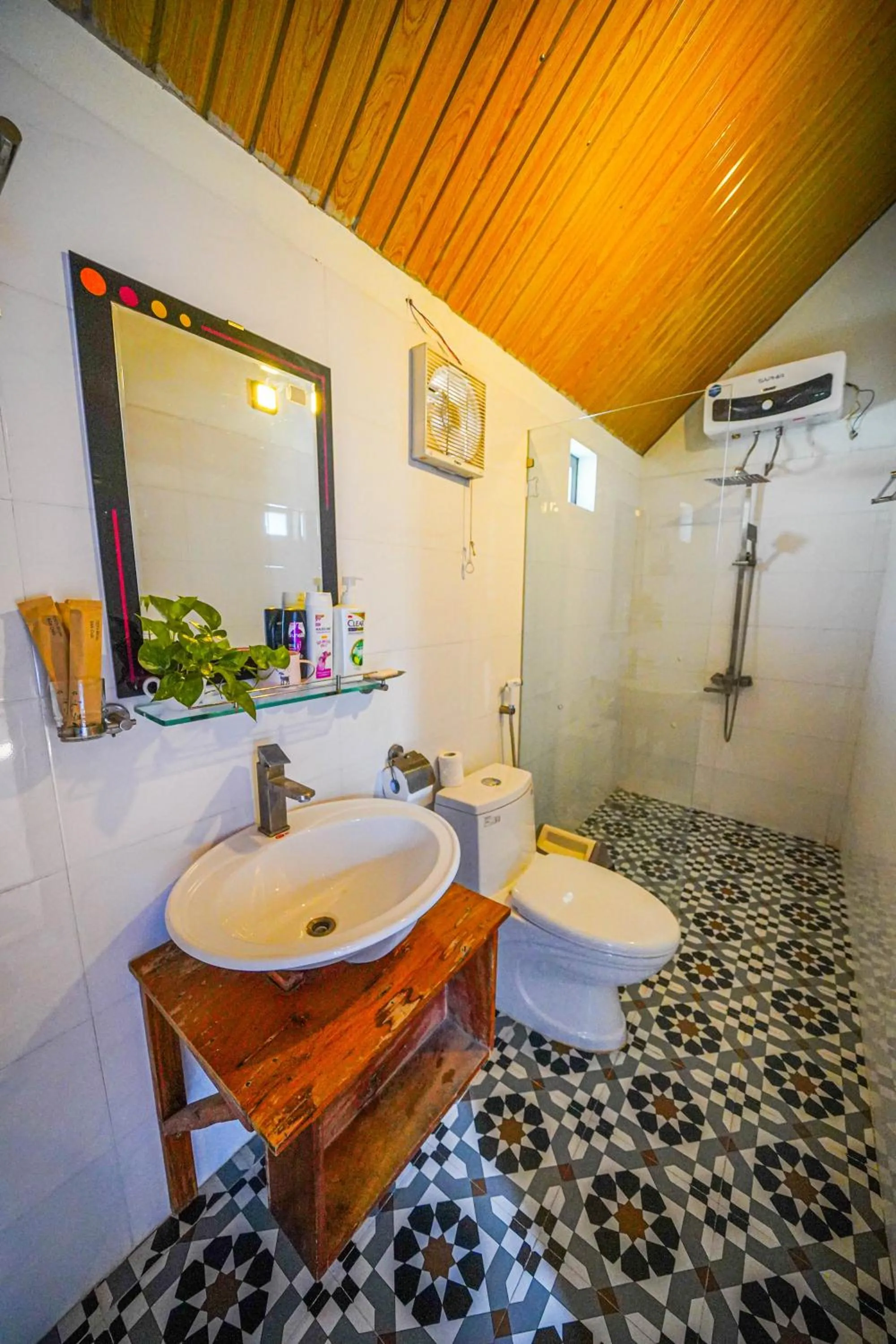 Shower in Phong Nha An An Homestay