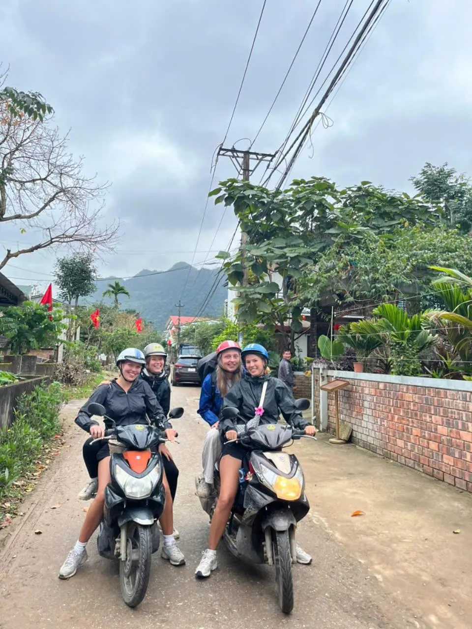 People in Phong Nha An An Homestay