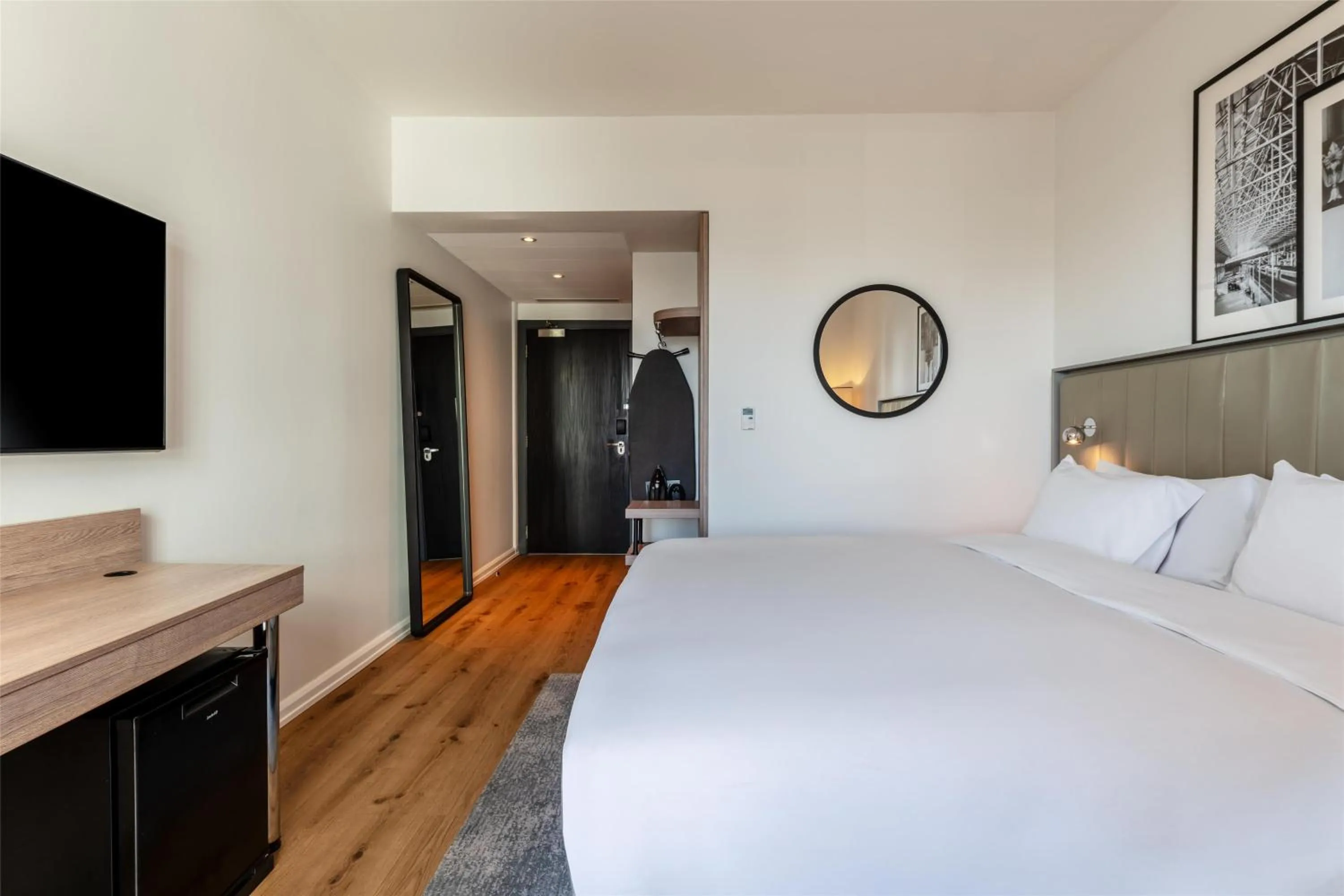 Bedroom, Bed in Radisson Hotel Manchester City Centre, A Verified Net Zero Hotel