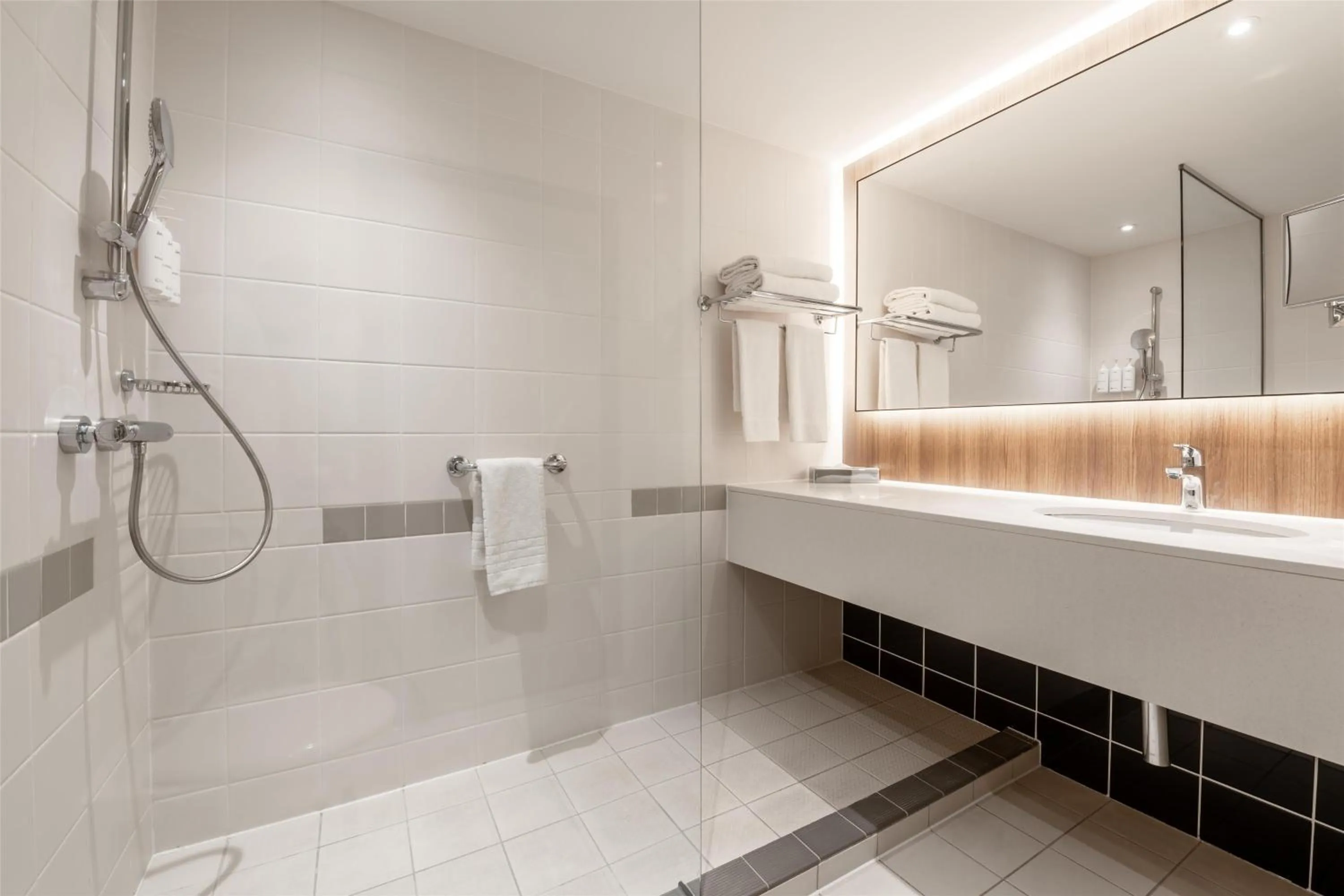 Bathroom in Radisson Hotel Manchester City Centre, A Verified Net Zero Hotel