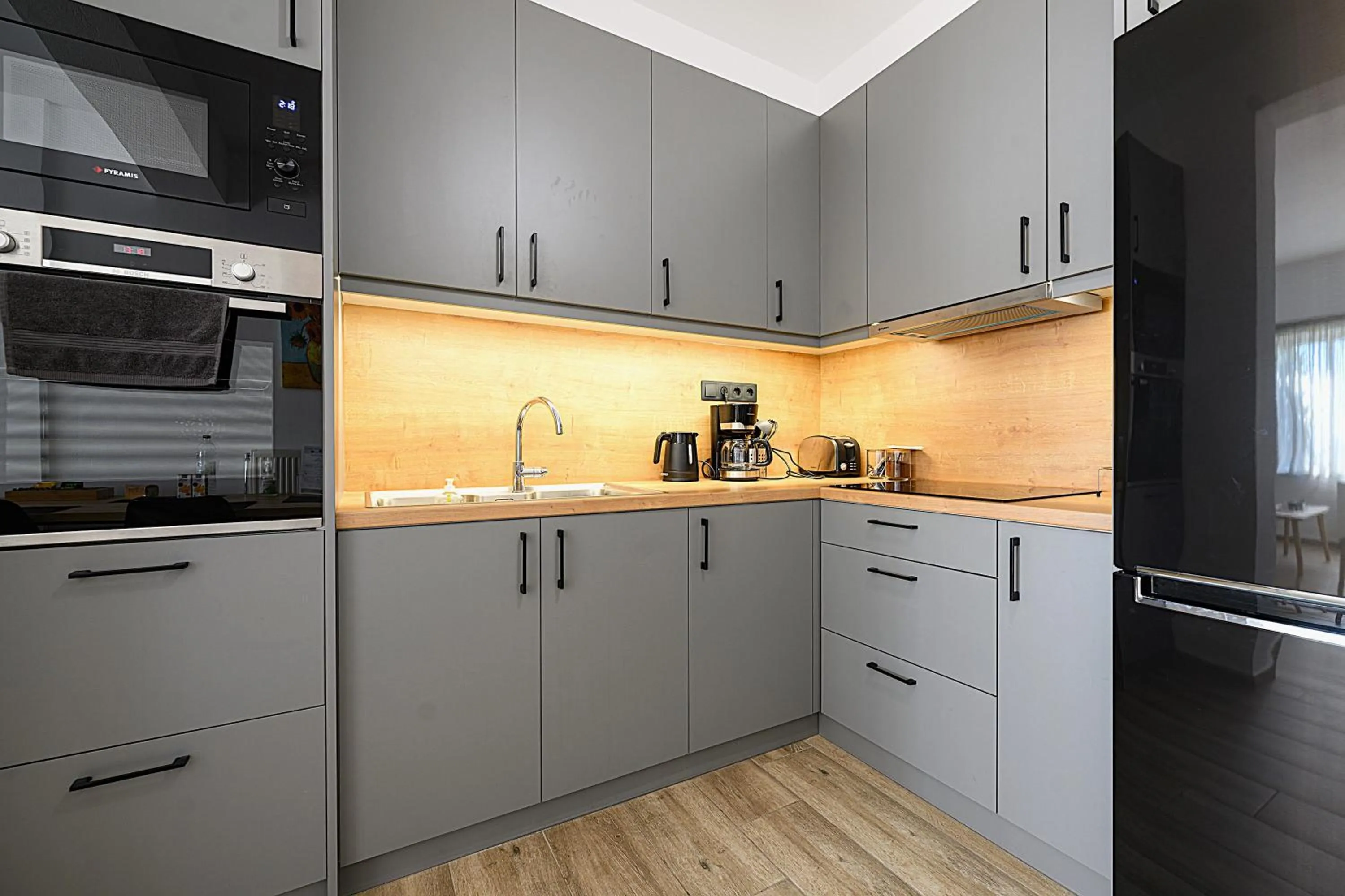 kitchen in Alexander Apartments Airport