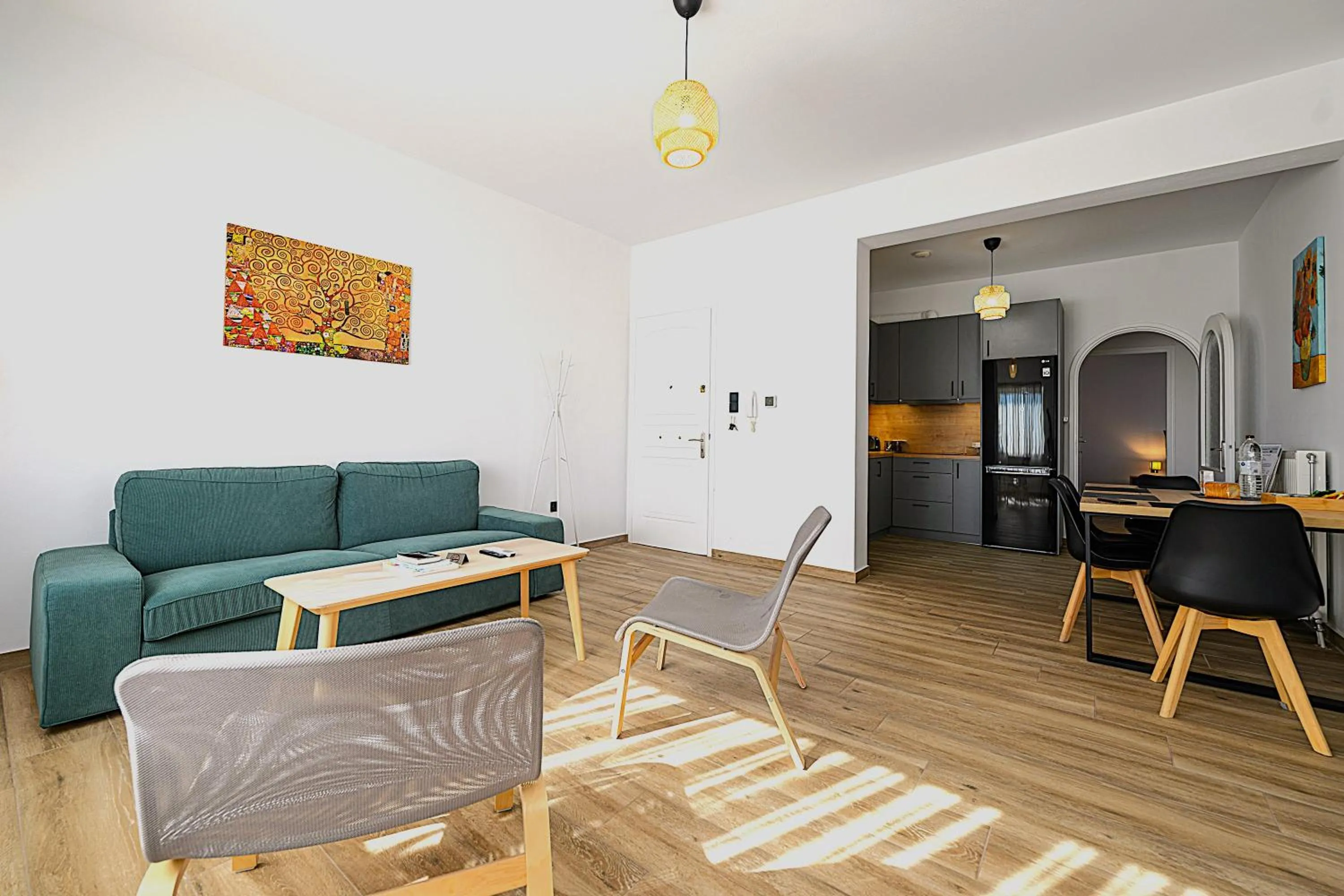 Seating area in Alexander Apartments Airport