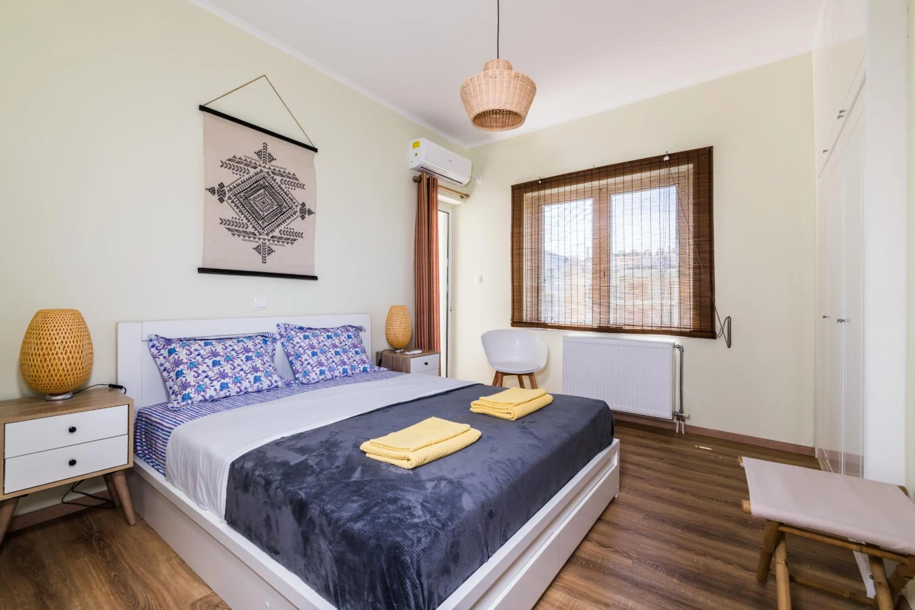 Bed in Alexander Apartments Airport