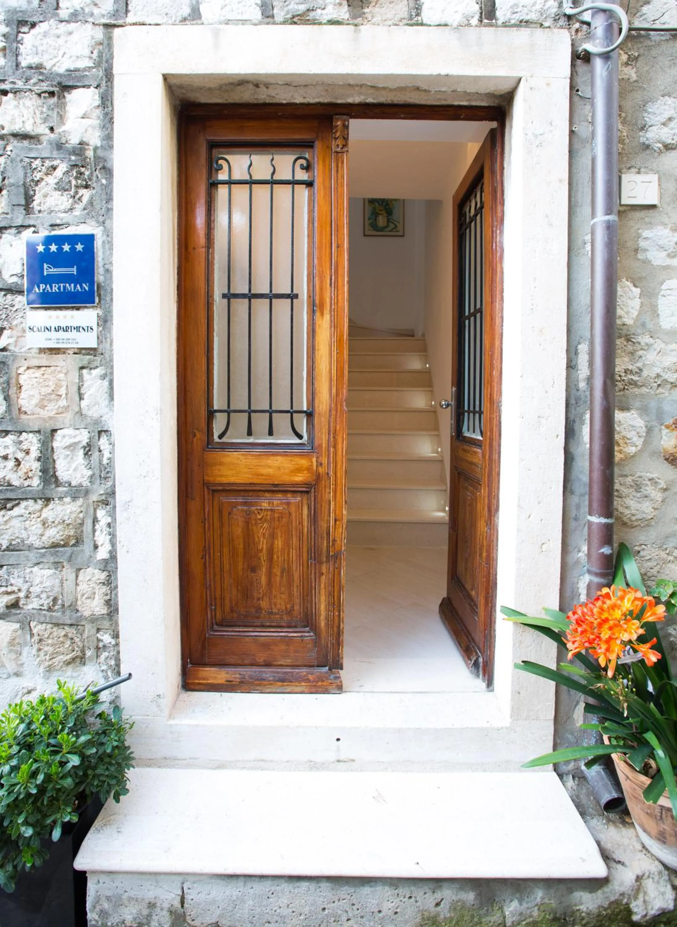 Facade/entrance in Casa Arancia