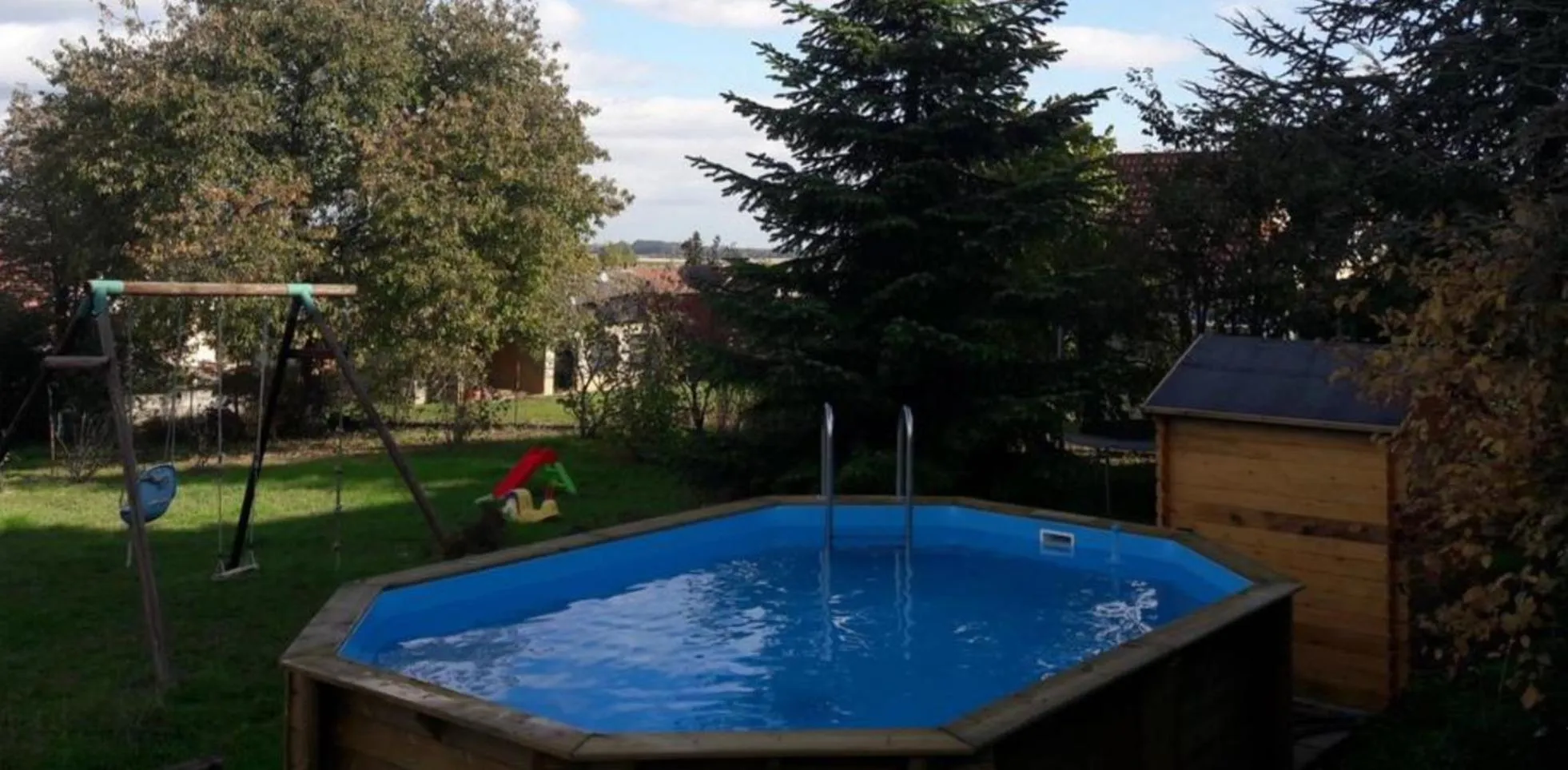 Swimming pool in Gîte et Chambres d'hôtes, l'Erable