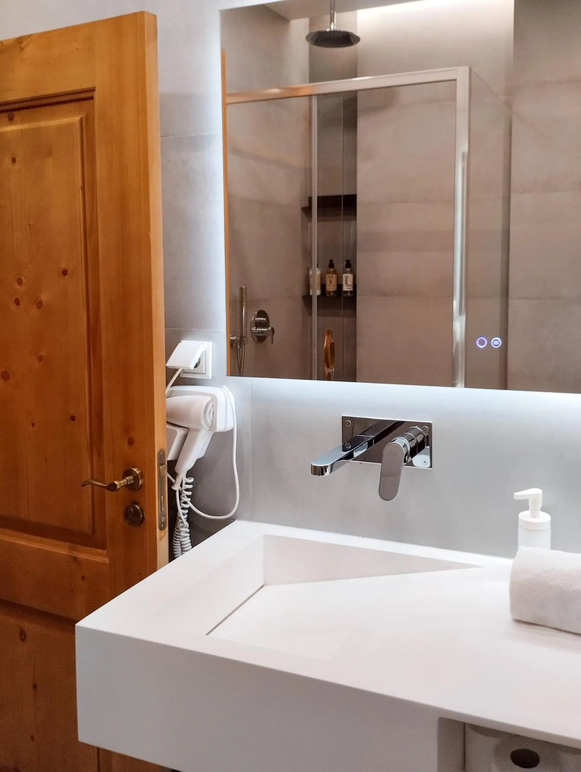 Bathroom in Varandas de Lisboa - Tejo River Apartments & Rooms