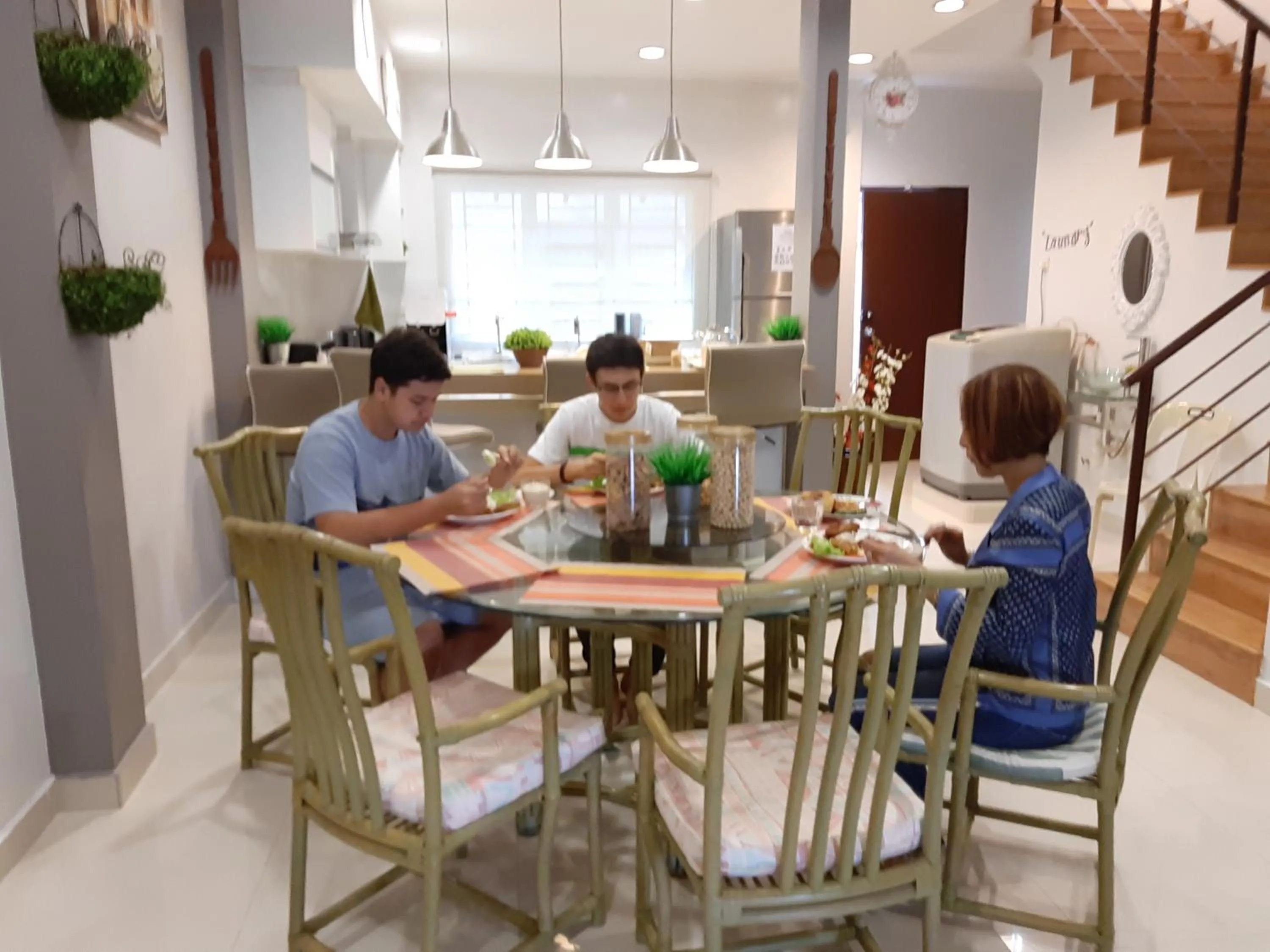 Dining area in Walasa Kuala Lumpur Homes by MSH