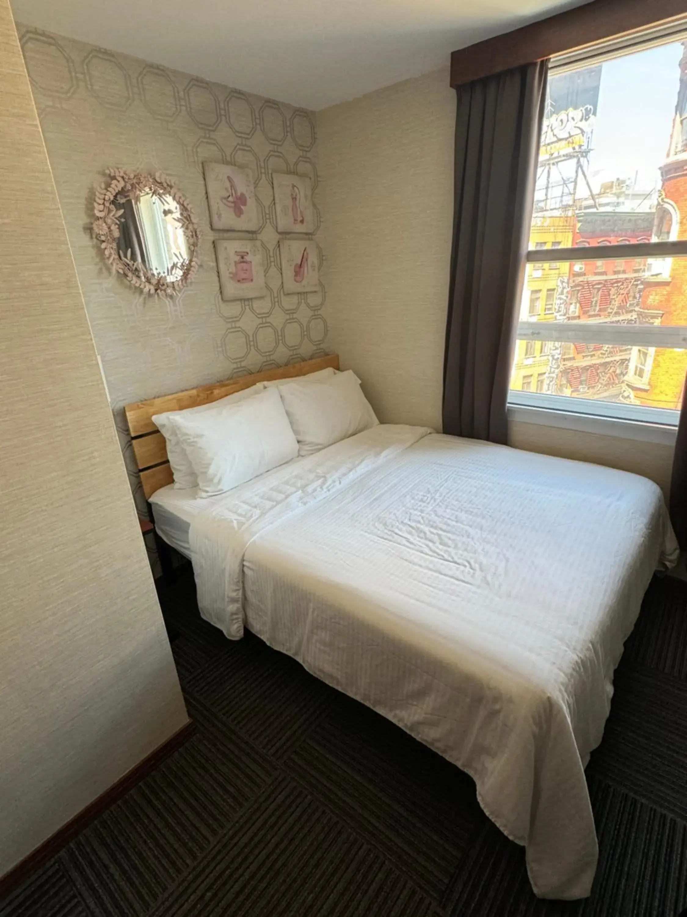 ADA Superior Queen Room in Hotel Mimosa ADA Superior Queen Room in Hotel Mimosa