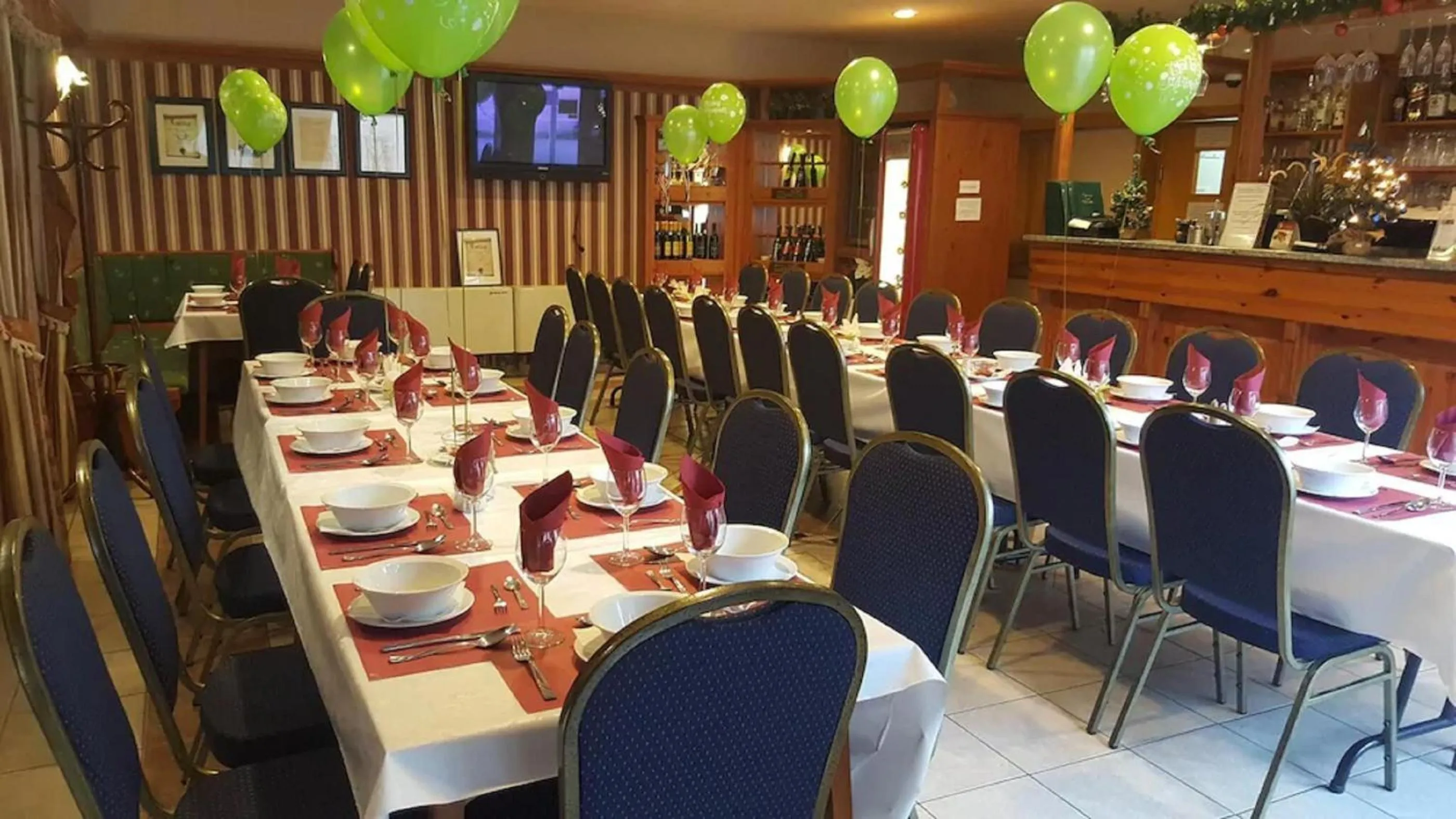 Restaurant/places to eat in Hotel Patonai