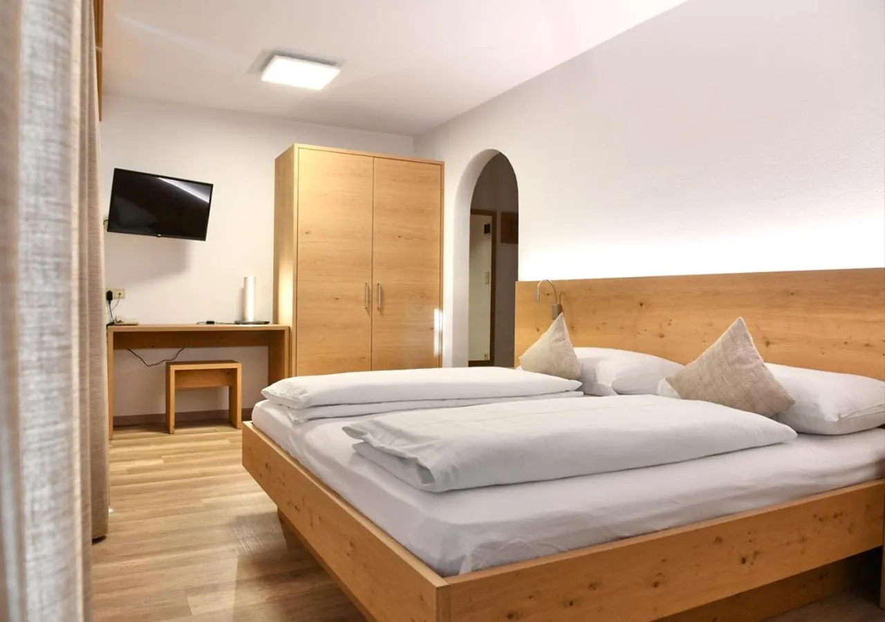 Bed in Hotel Toblacherhof