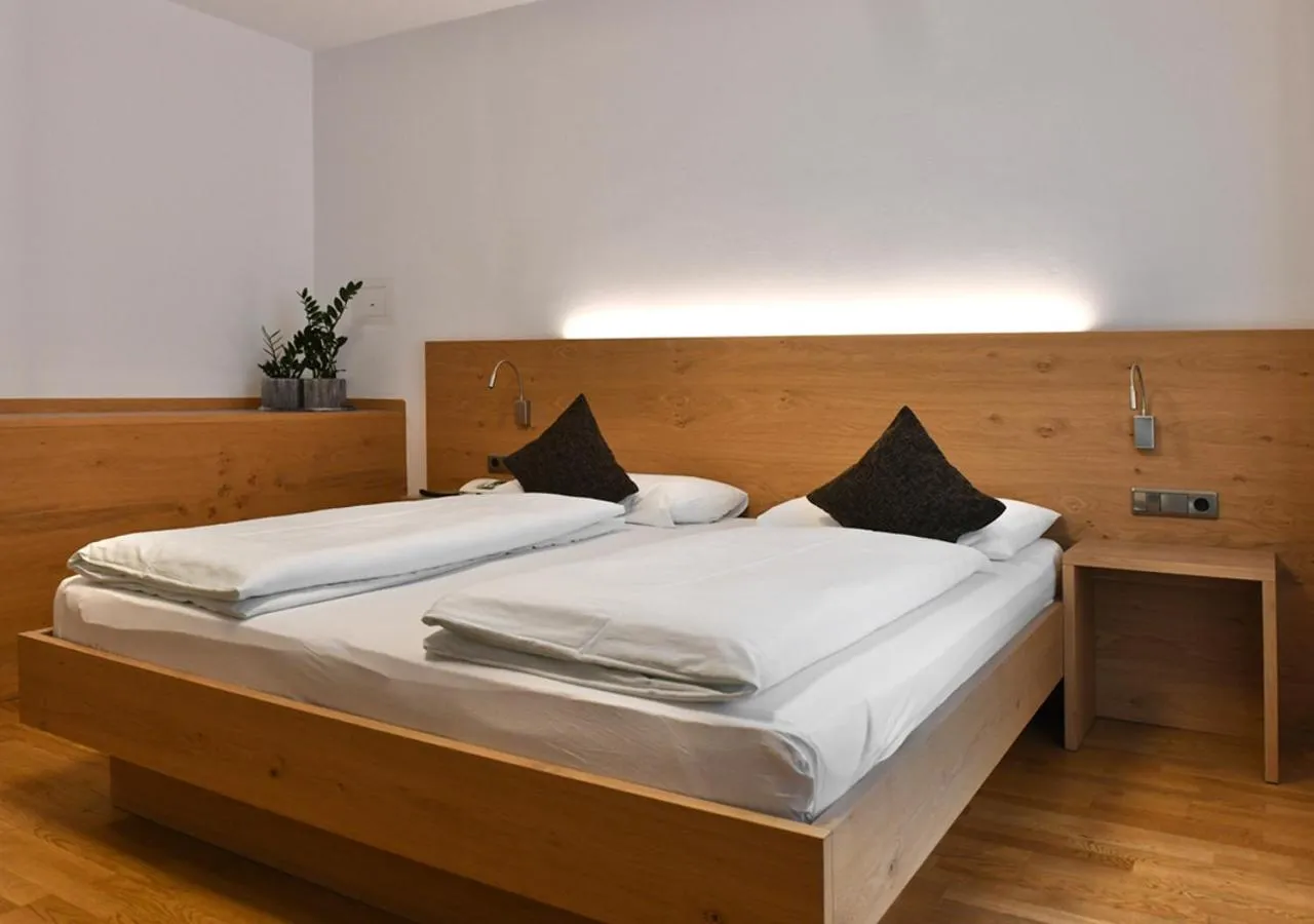 Bed in Hotel Toblacherhof