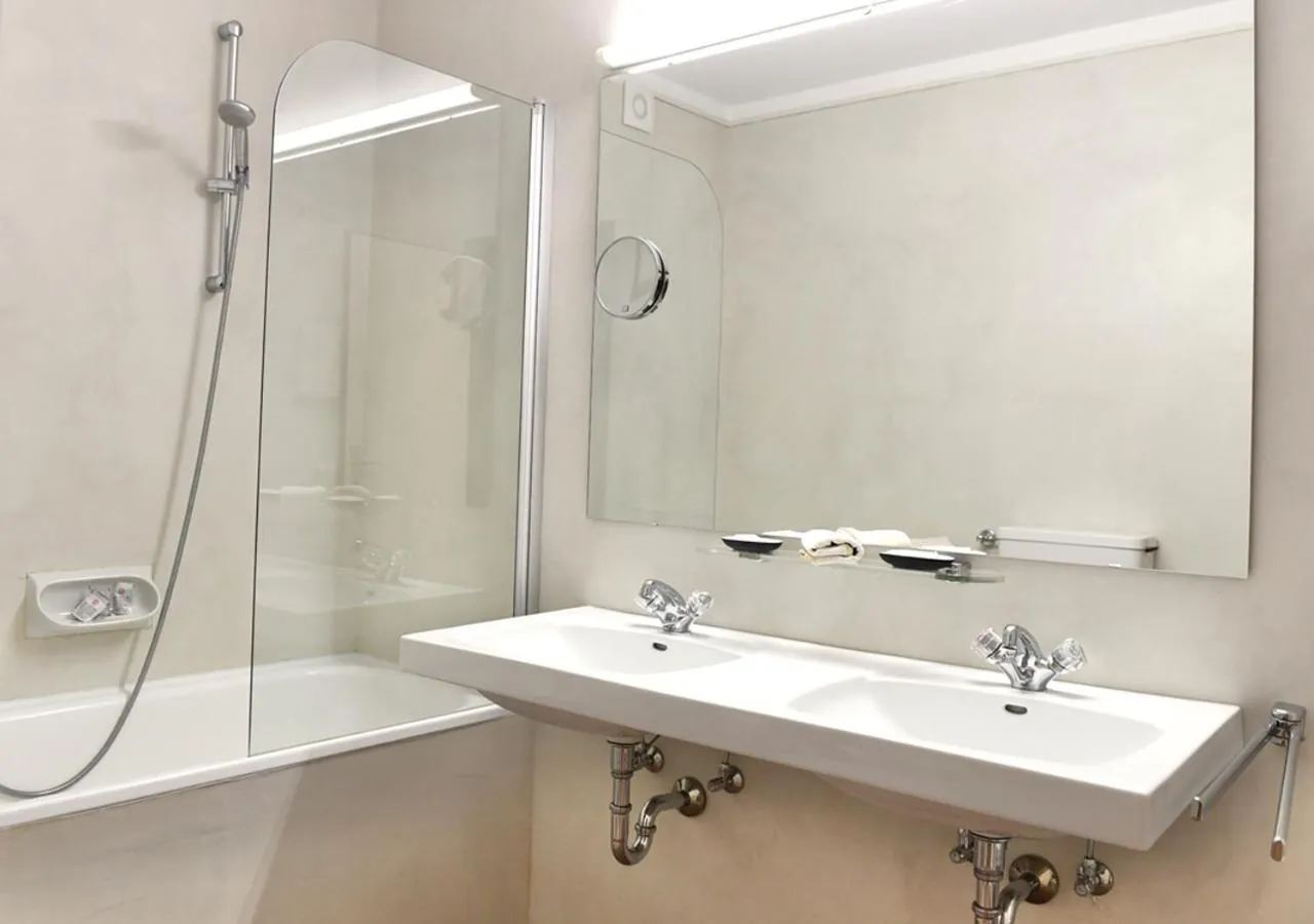 Bathroom in Hotel Toblacherhof