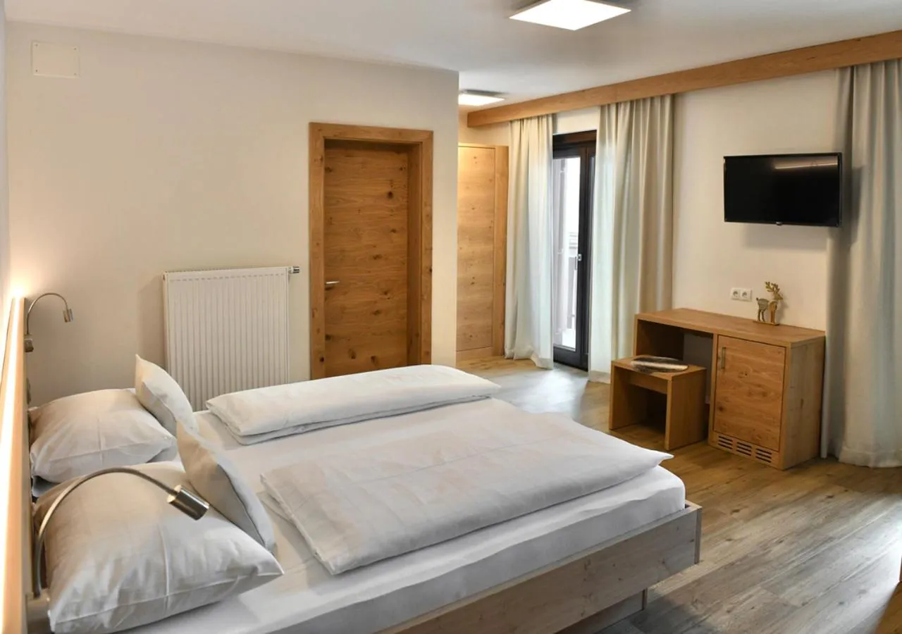 Bed in Hotel Toblacherhof