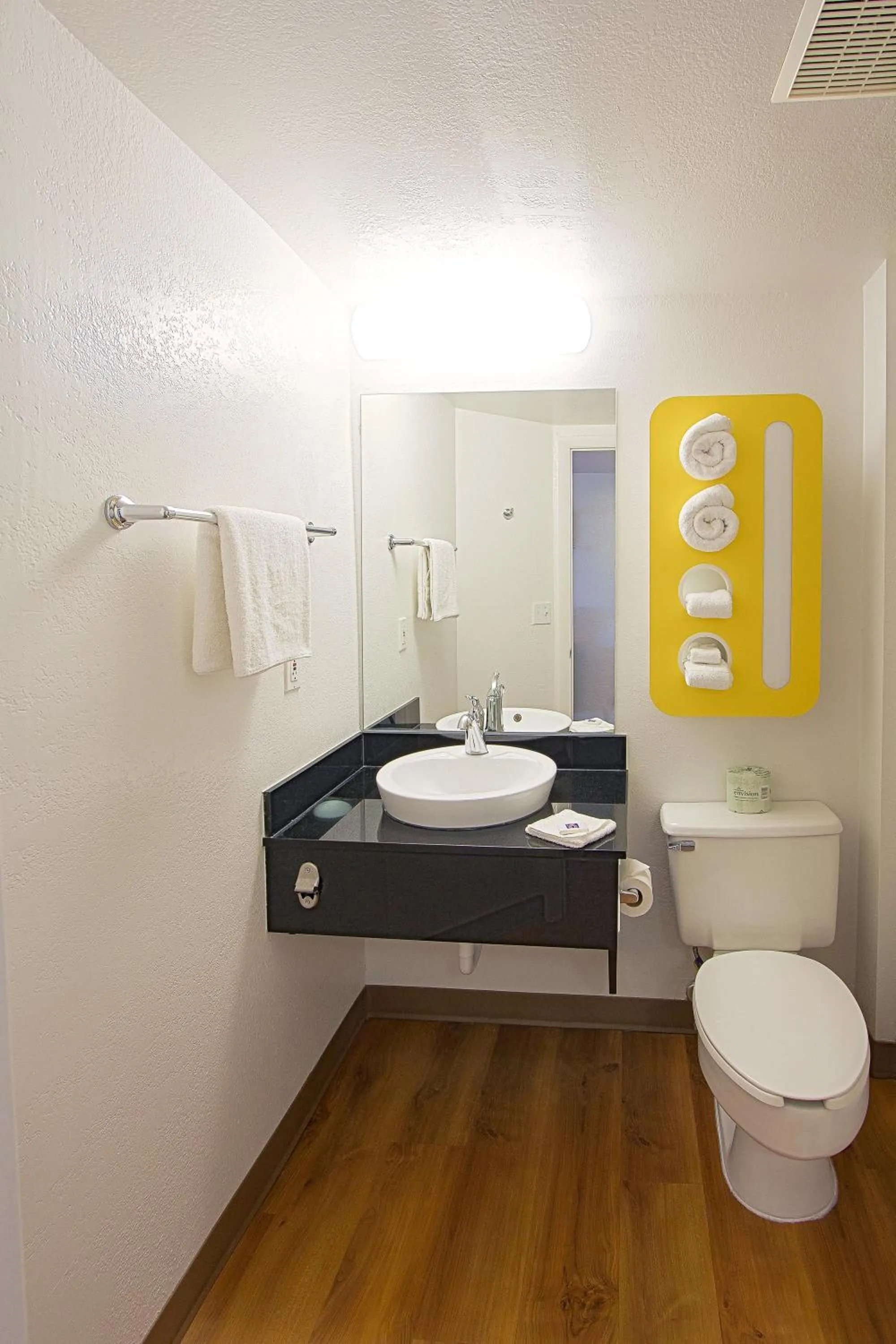 Bathroom in Motel 6-East Brunswick, NJ