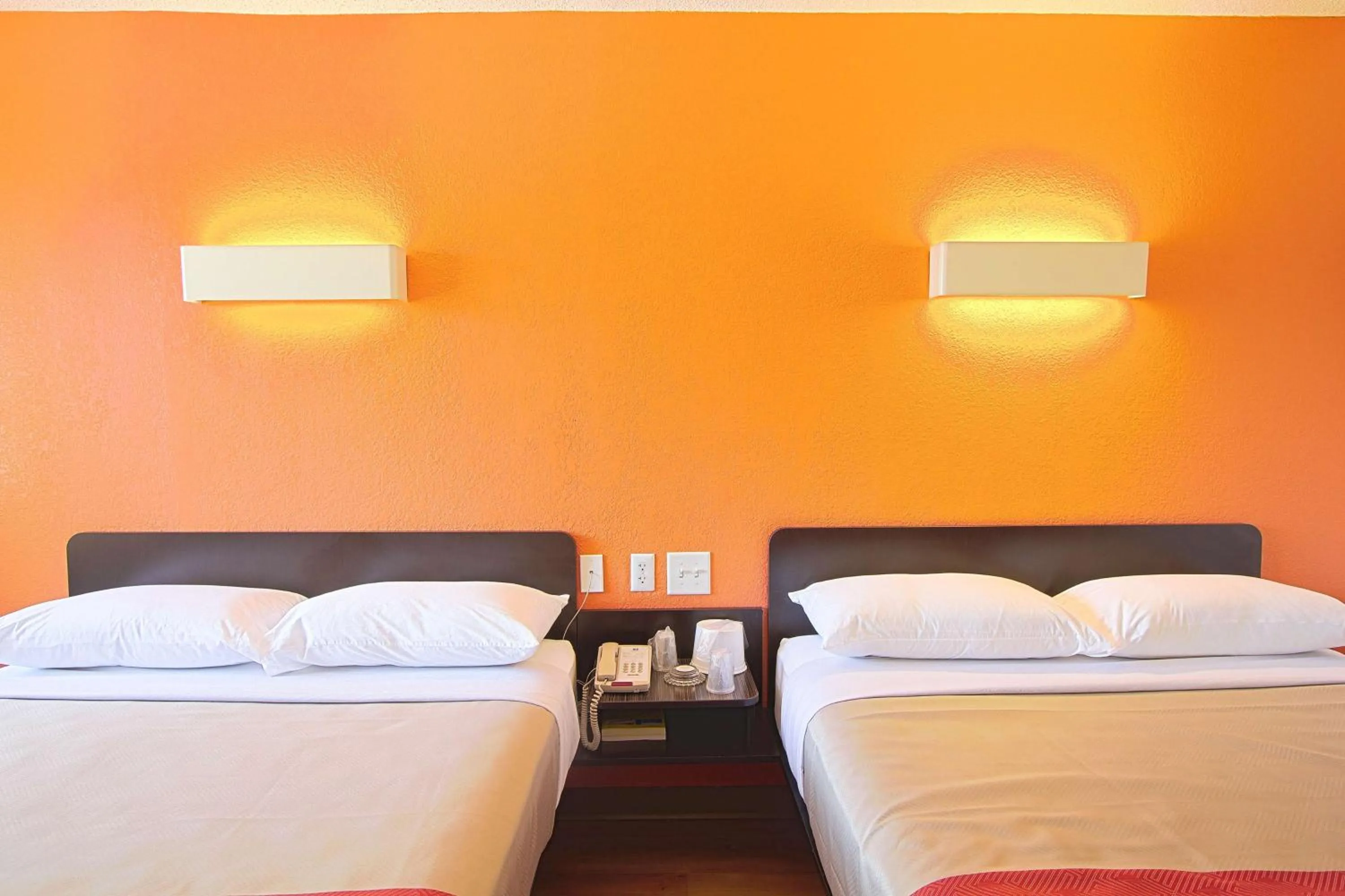 Bedroom, Bed in Motel 6-East Brunswick, NJ