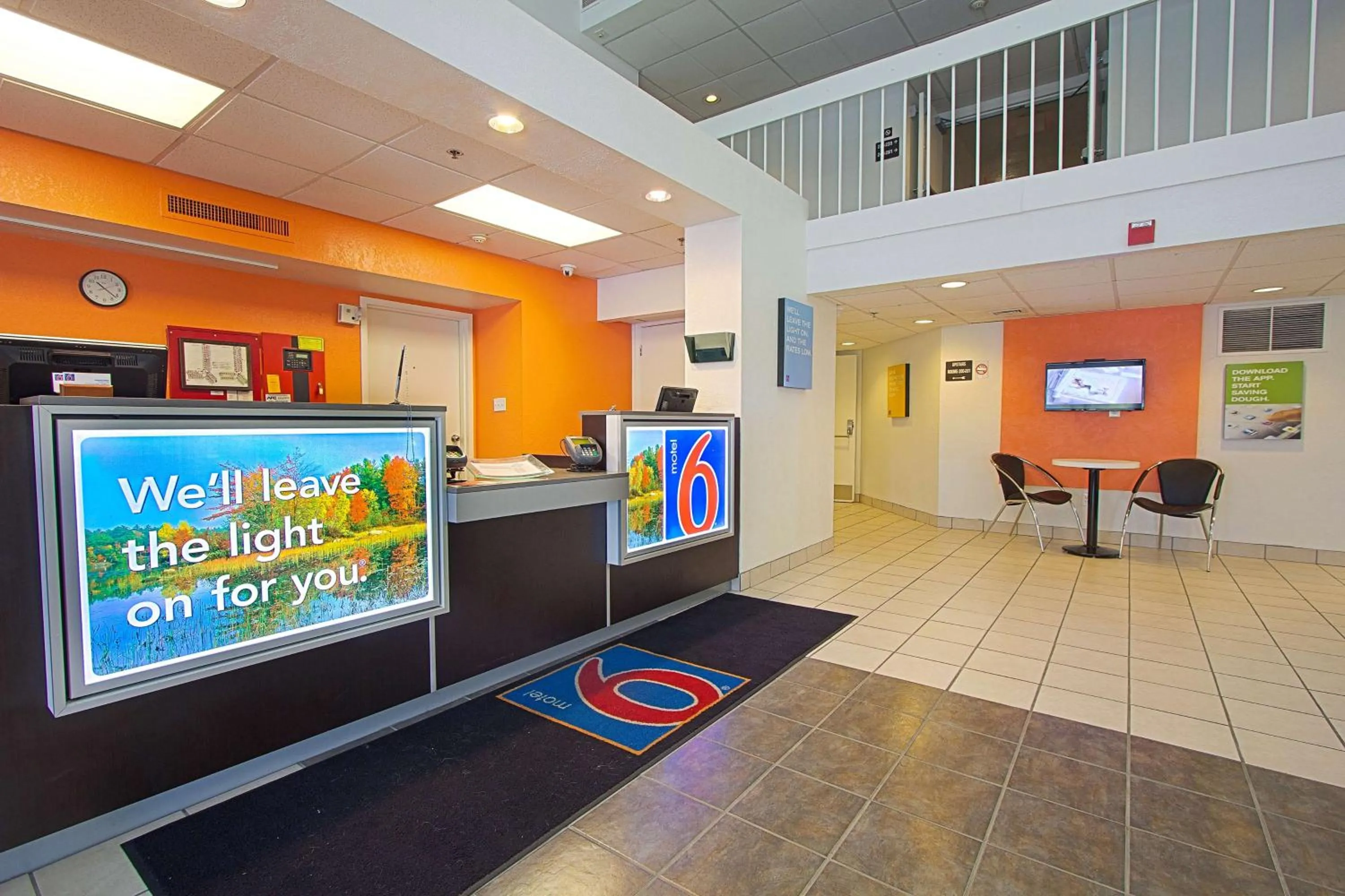 Communal lounge/ TV room in Motel 6-East Brunswick, NJ