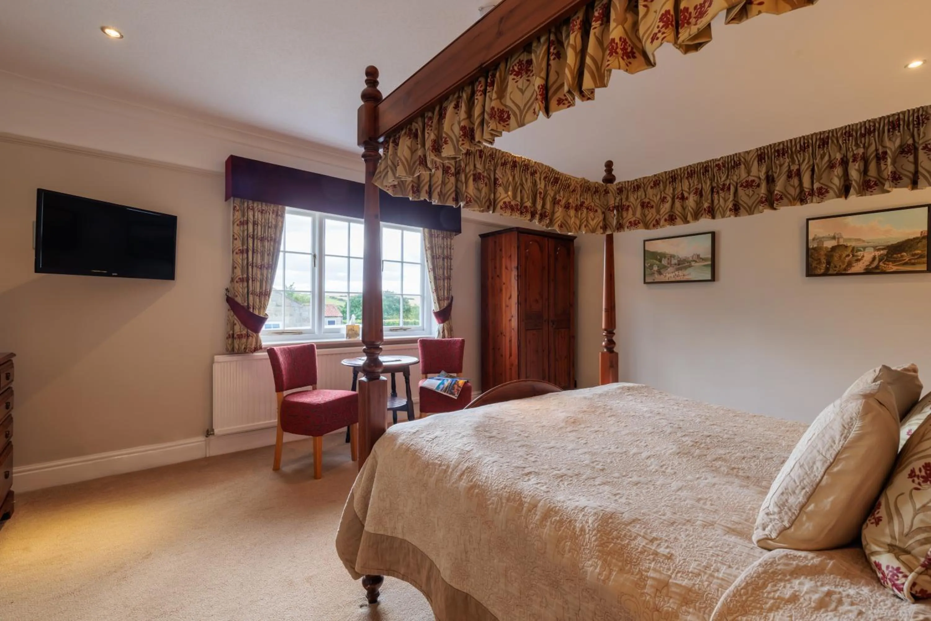Property building, Bed in Blacksmiths Arms Inn