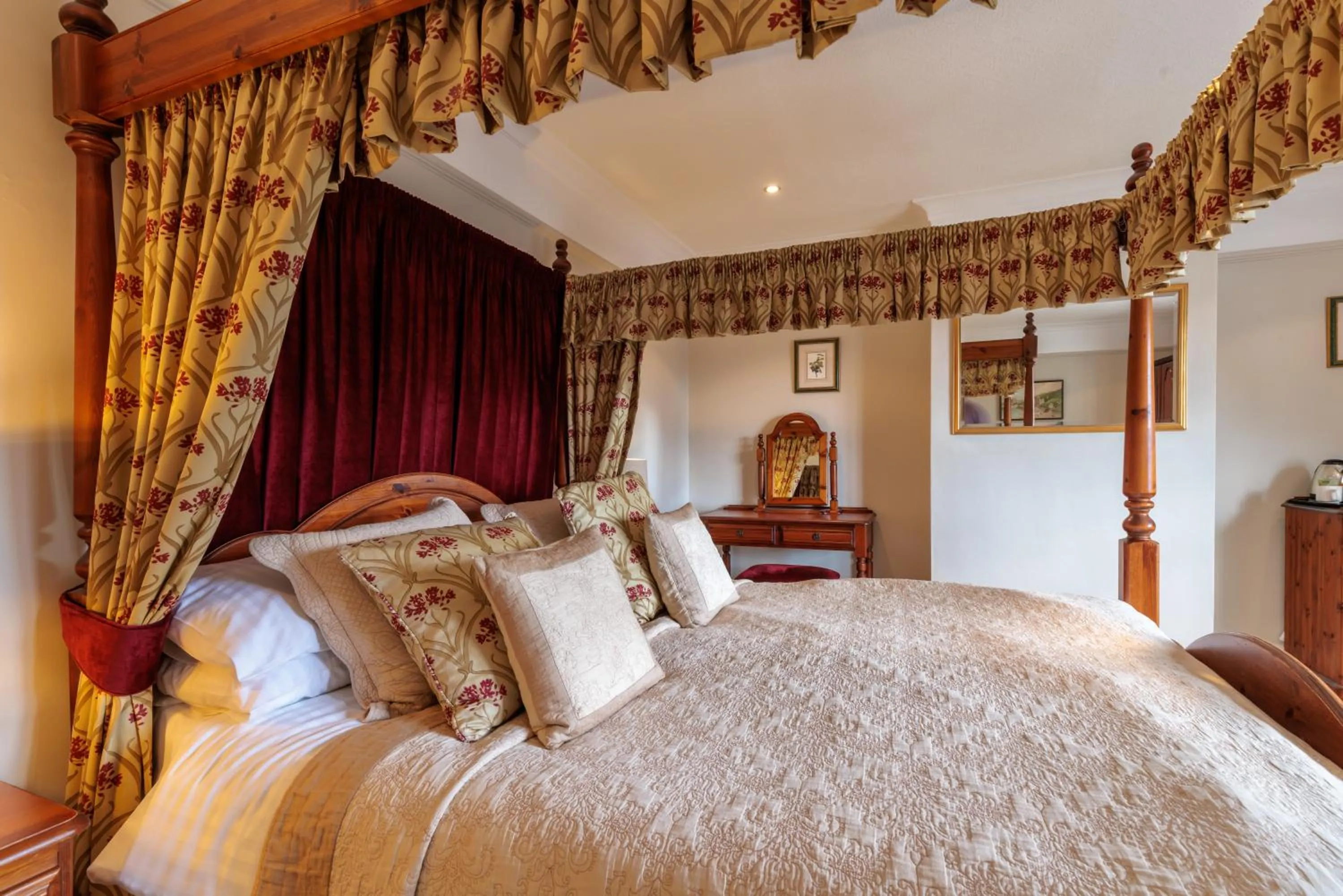 Property building, Bed in Blacksmiths Arms Inn