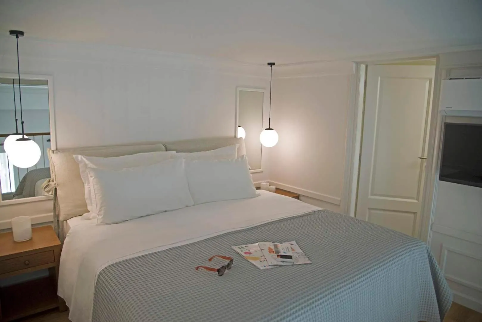Bed in Four Streets Athens - Luxury Suites Apartments in Athens