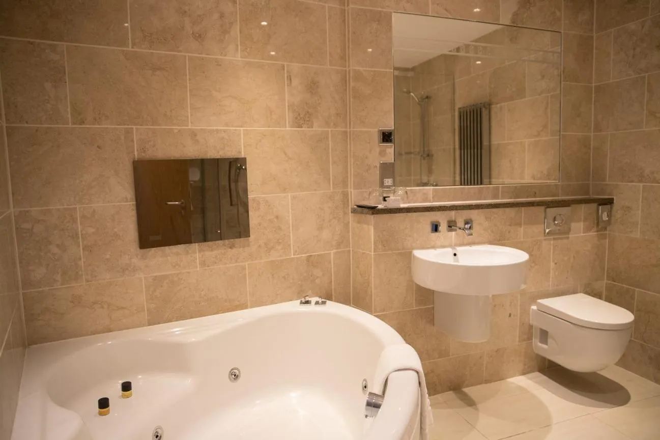 Toilet in Ingliston Country Club Hotel