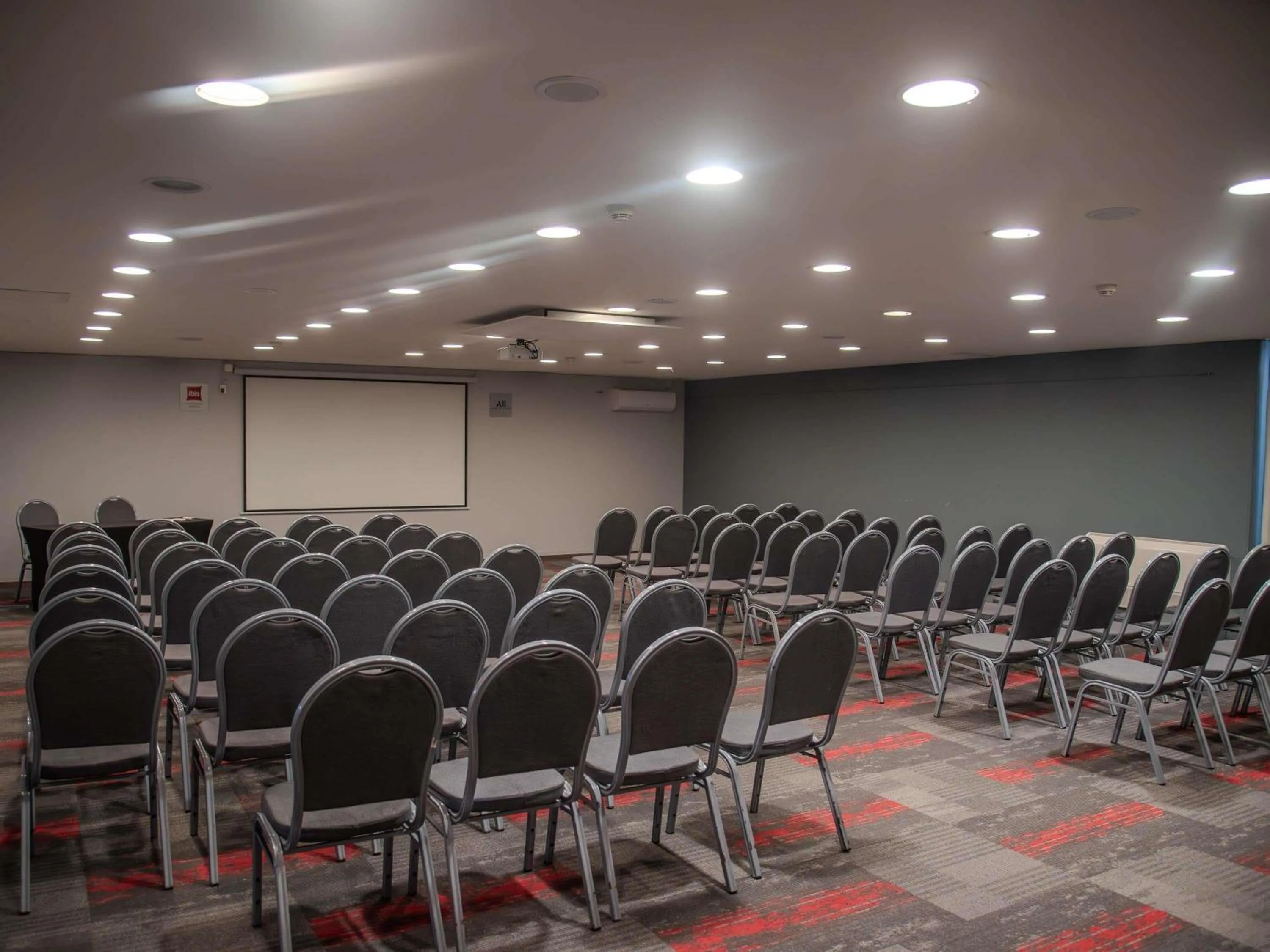 Meeting/conference room in ibis Montevideo Rambla
