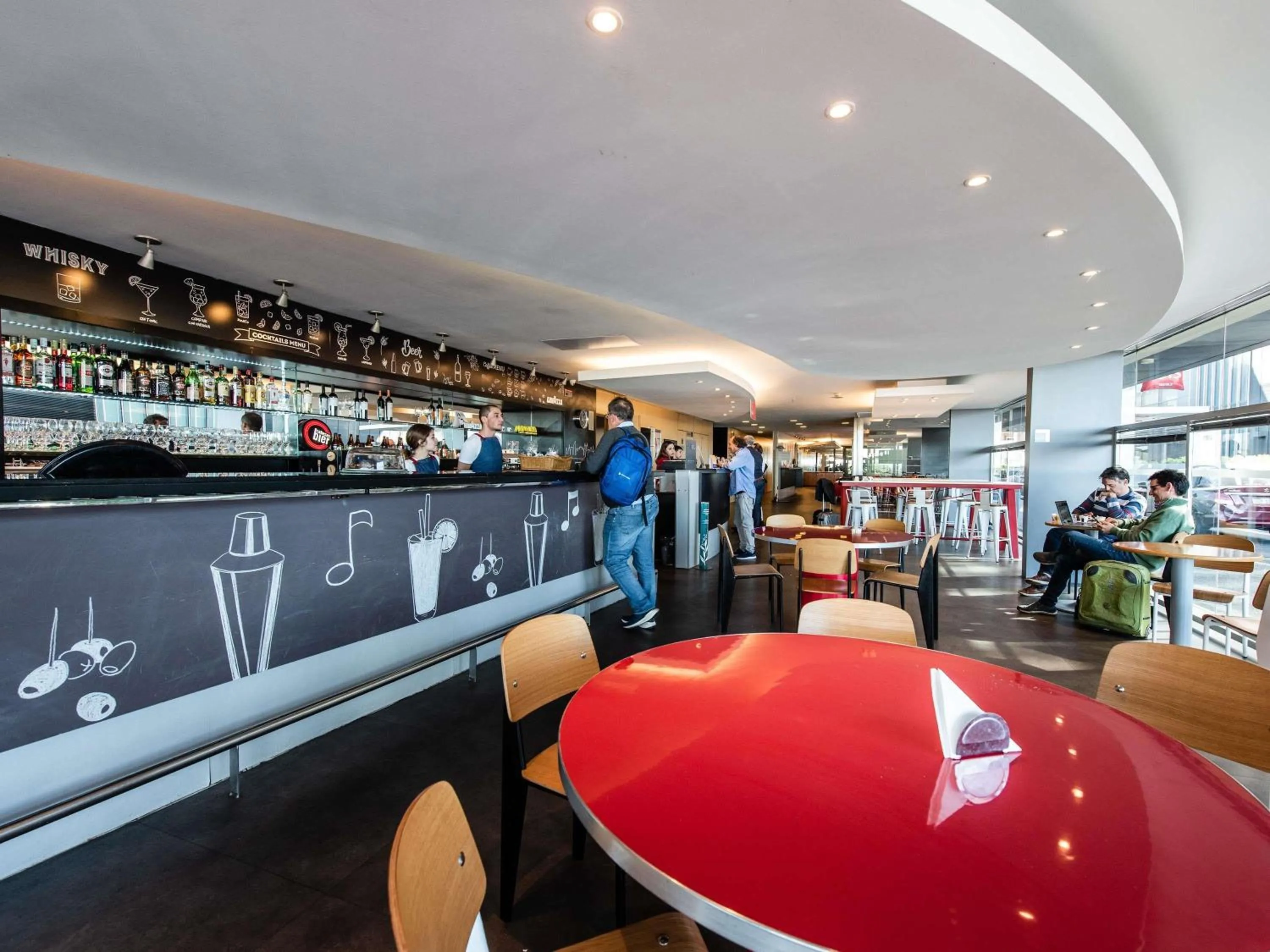 Lounge or bar in ibis Montevideo Rambla