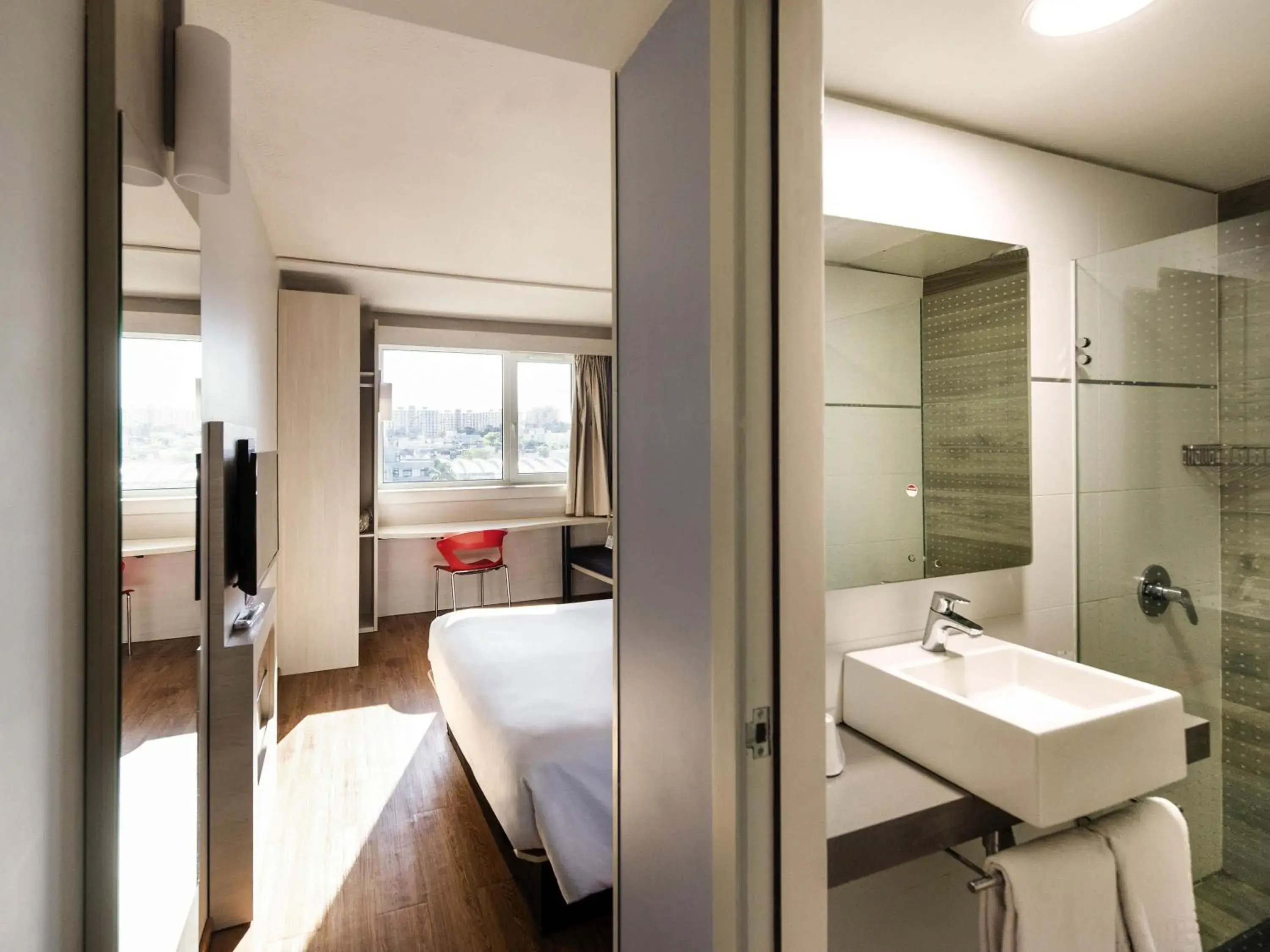 Twin Room in ibis Montevideo Rambla Twin Room in ibis Montevideo Rambla