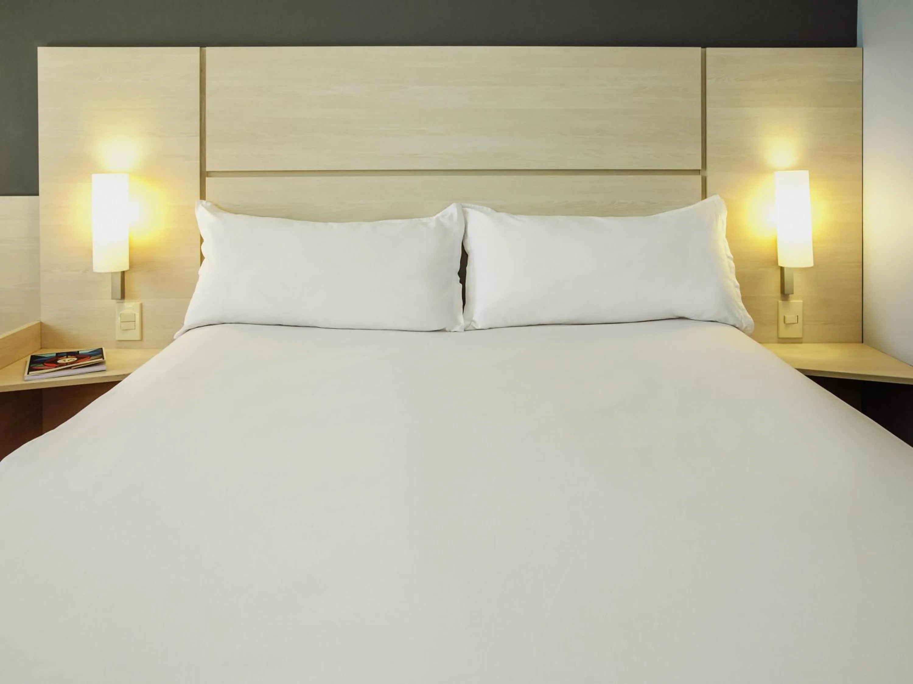 Bedroom, Bed in ibis Montevideo Rambla