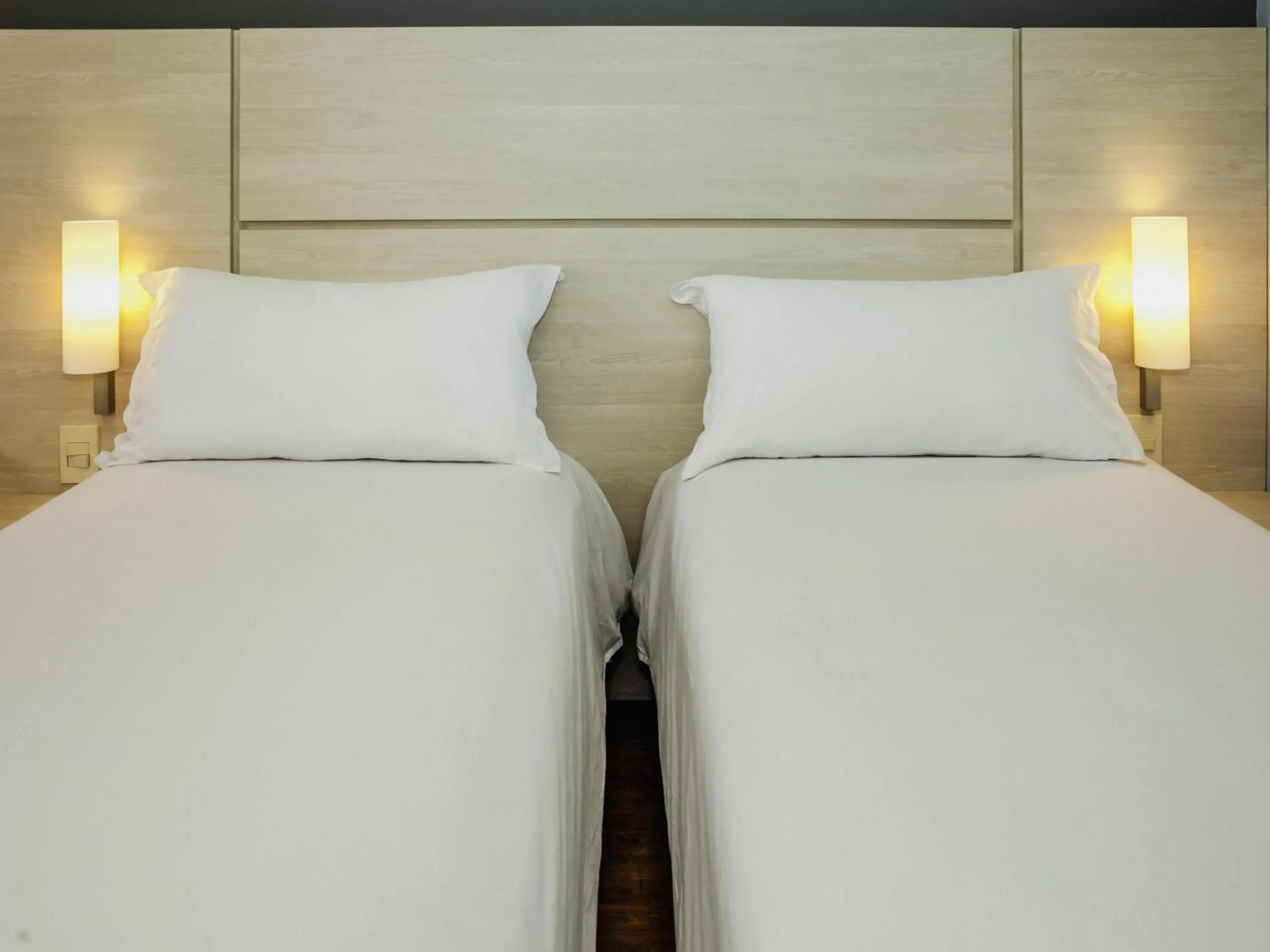 Bedroom, Bed in ibis Montevideo Rambla