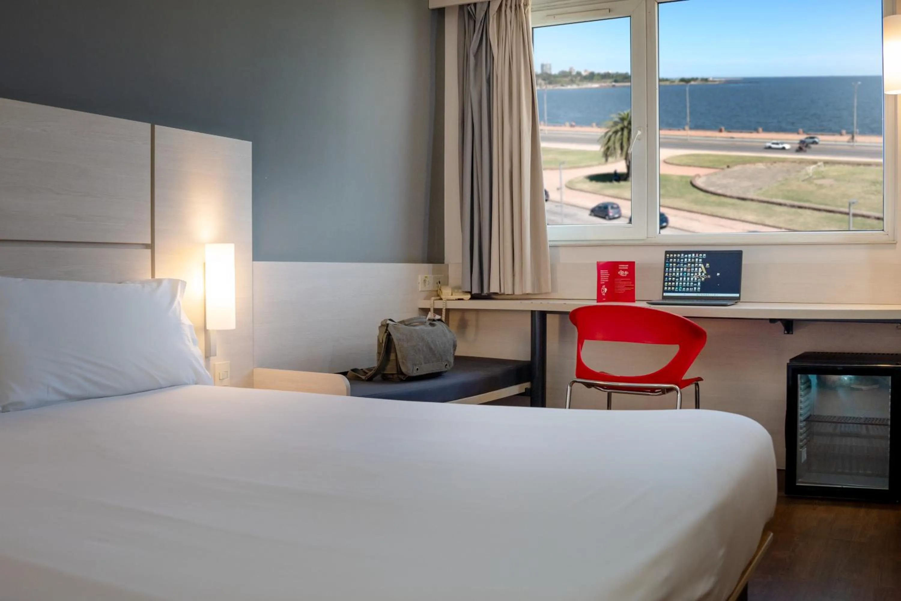 Sea view, Bed in ibis Montevideo Rambla