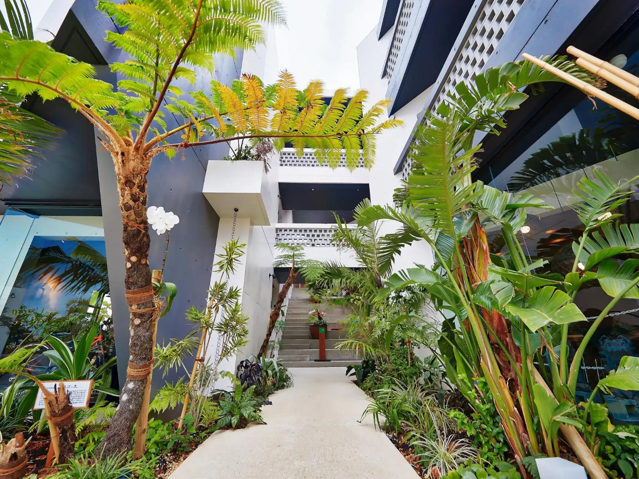 Facade/entrance in Yomitan Condhotel ND