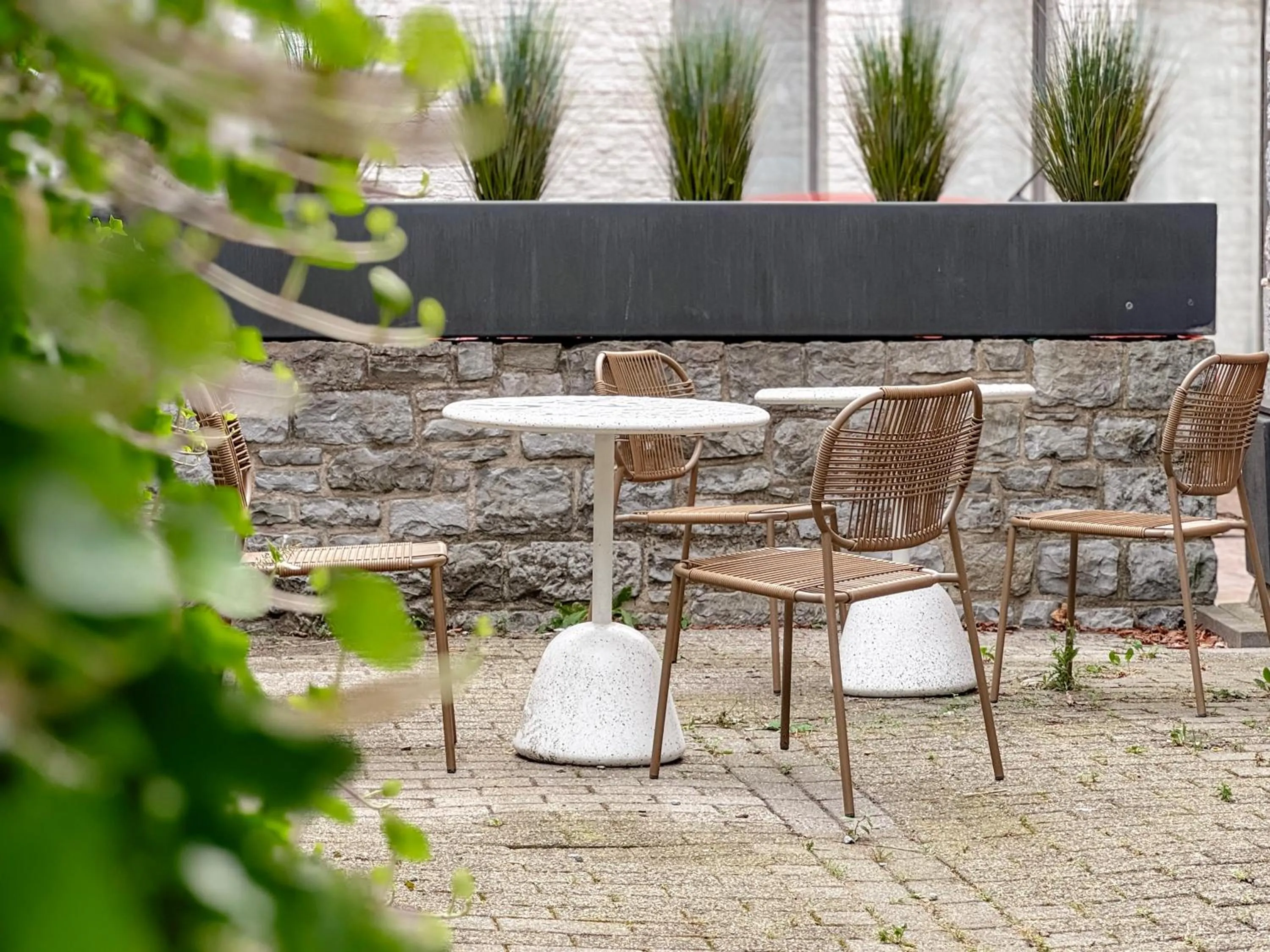 Patio in Hôtel Le Manoir