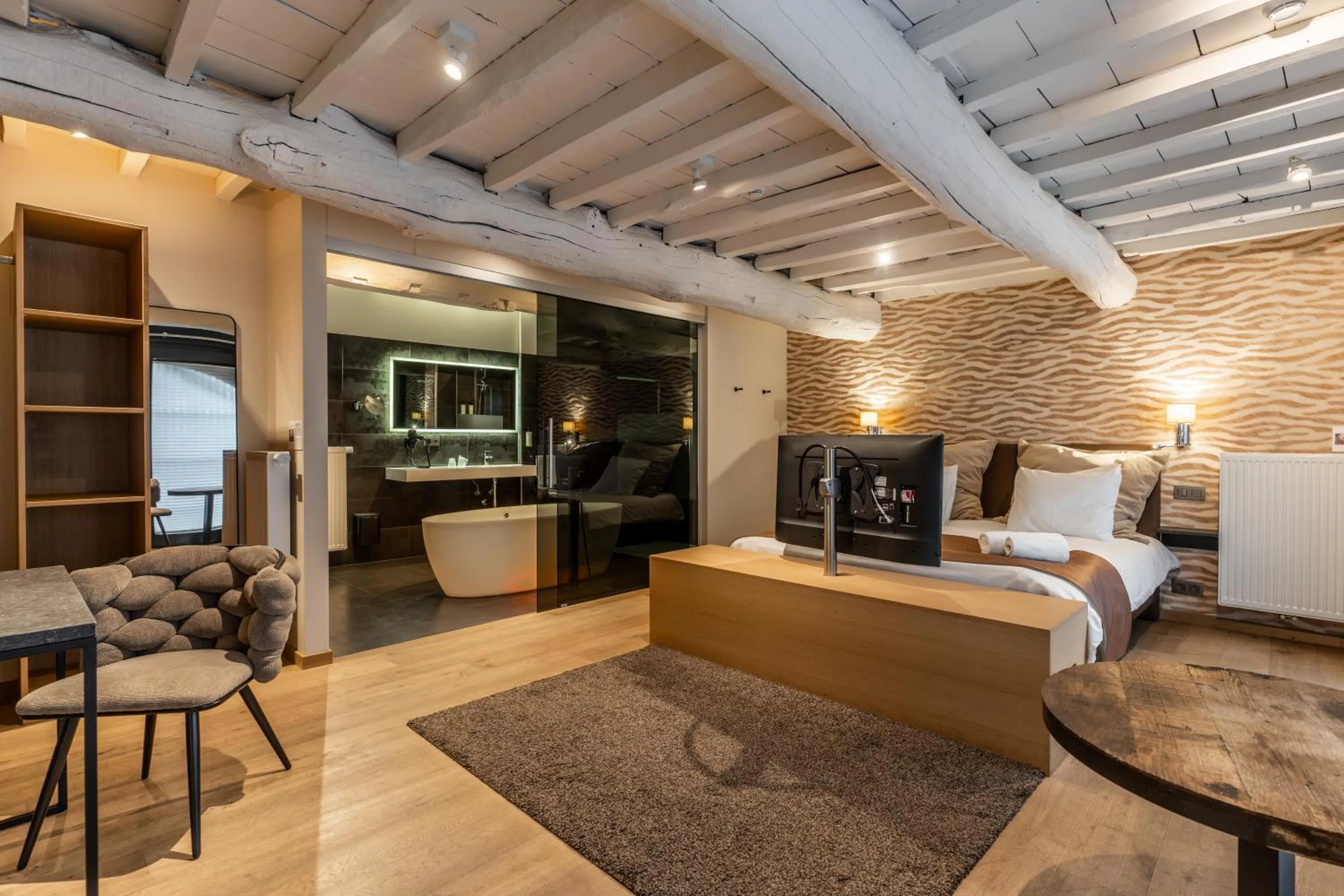 Bed in Hôtel Le Manoir