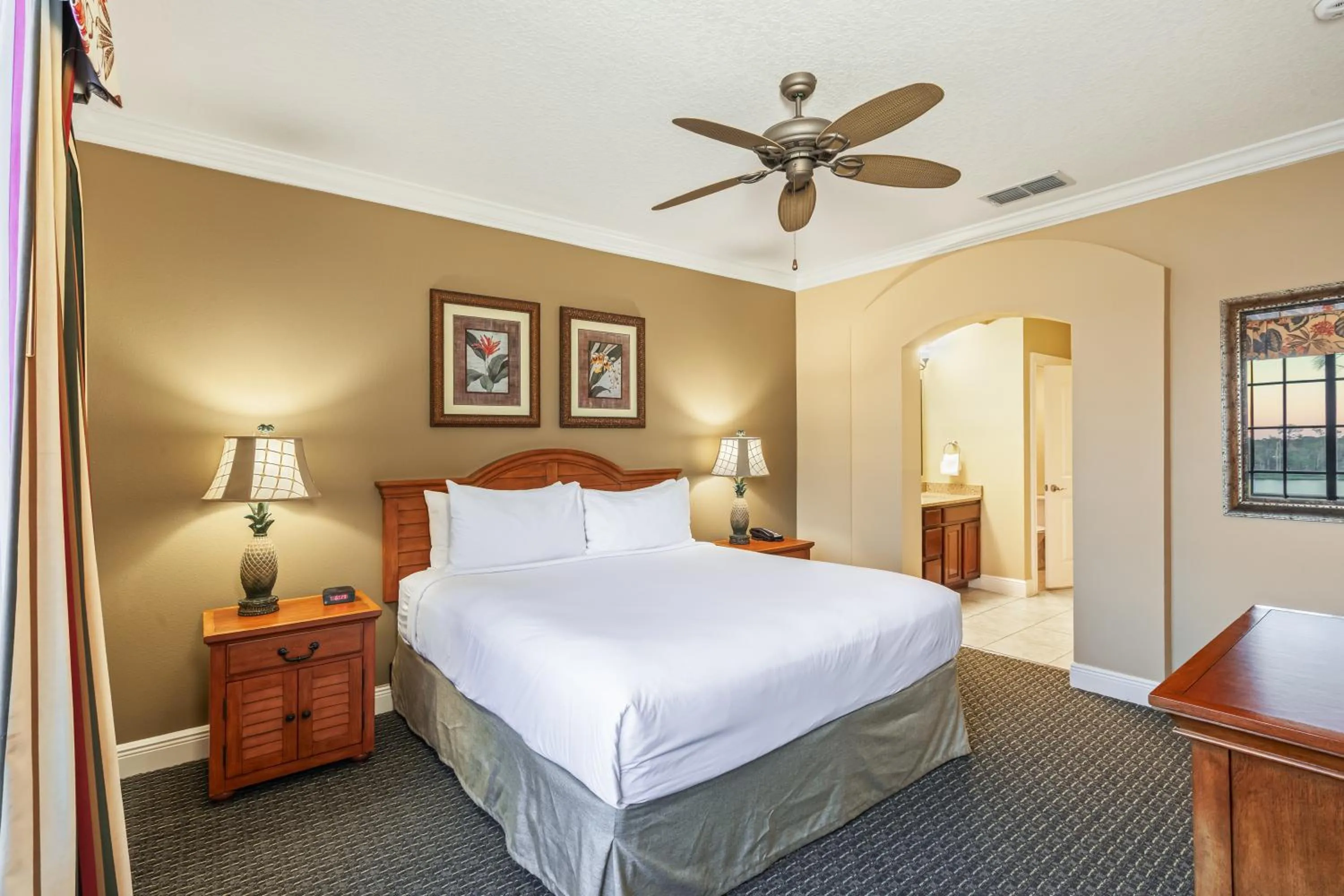 Bedroom, Bed in The Berkley, Orlando