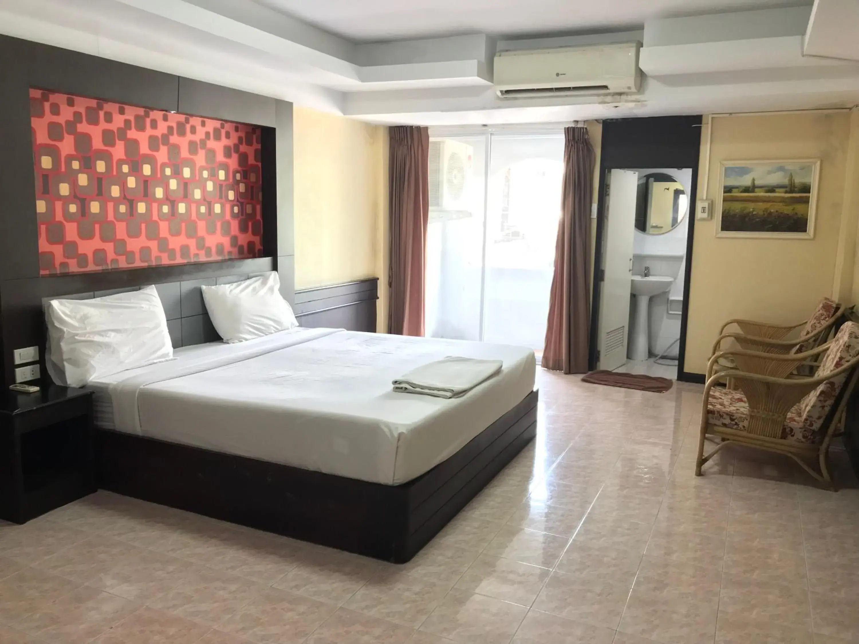 Economy Double Room in Khon Kaen Ruenrom Hotel Economy Double Room in Khon Kaen Ruenrom Hotel